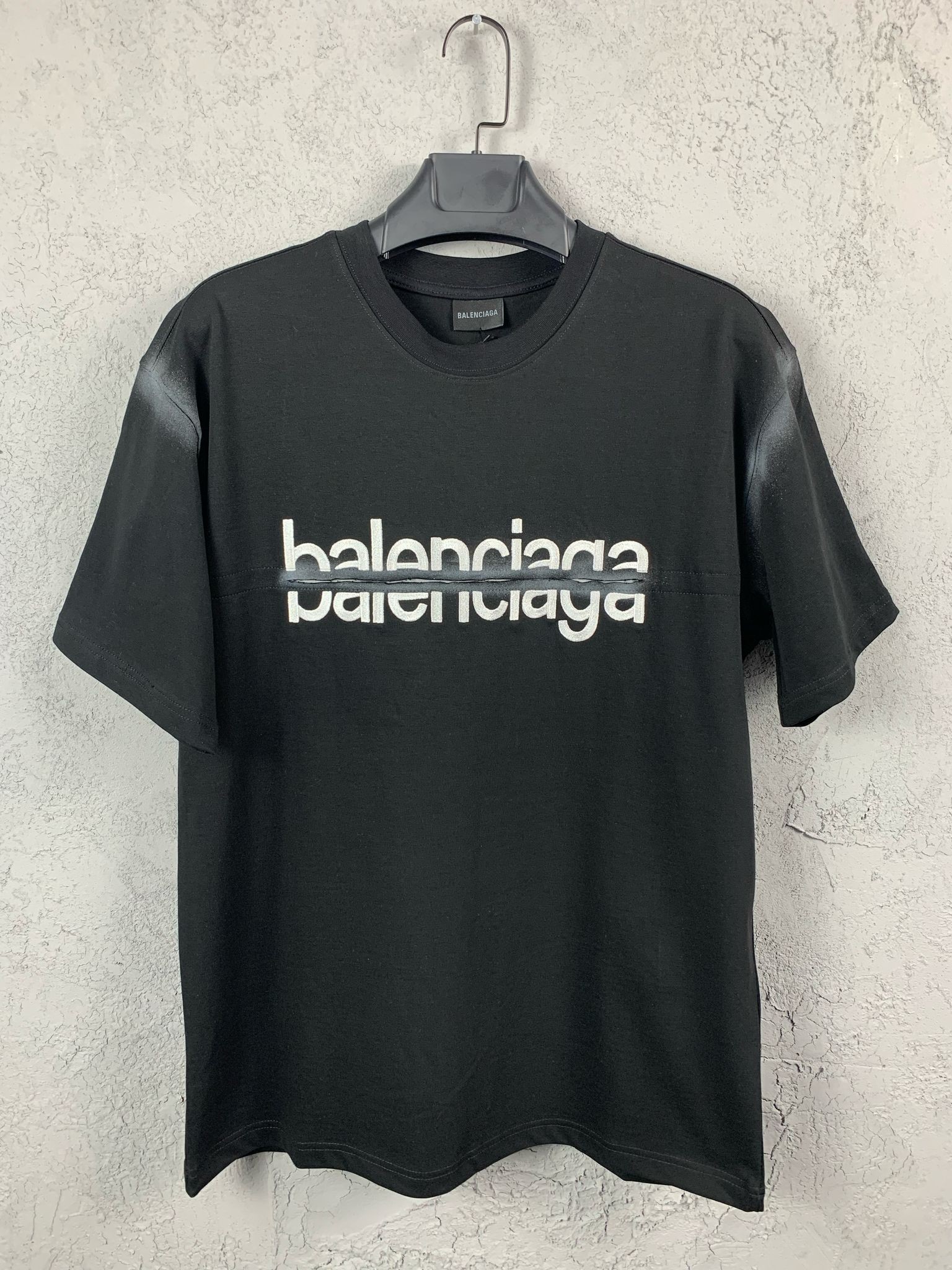 BB New Season Luxury Embroidered Sleeve Spray Paint Detailed Design Black T-Shirt