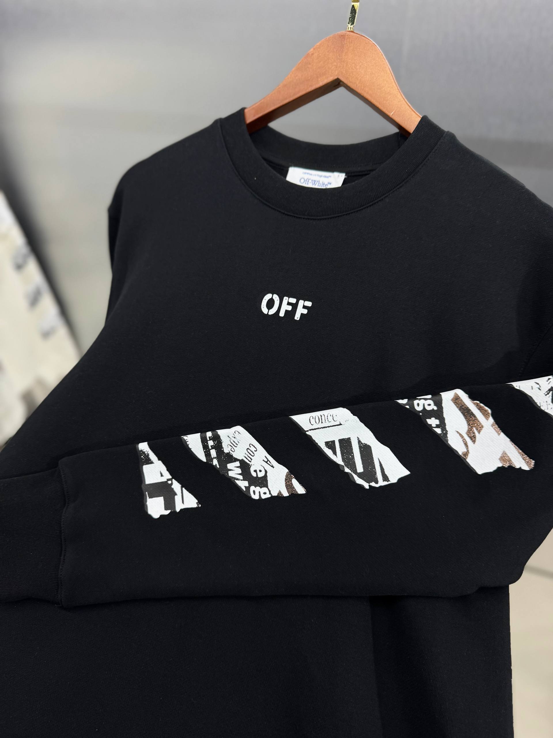 O-W Luxury Logo Print Sweatshirt