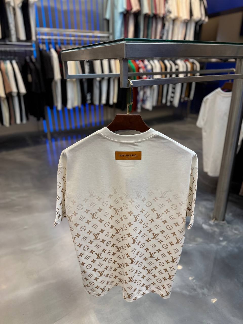 L Luxury Special Design Black & White T-shirt - White