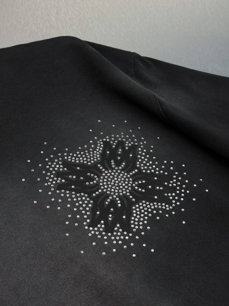 A Luxury Stone Embroidered Black & White & Blue T-shirt