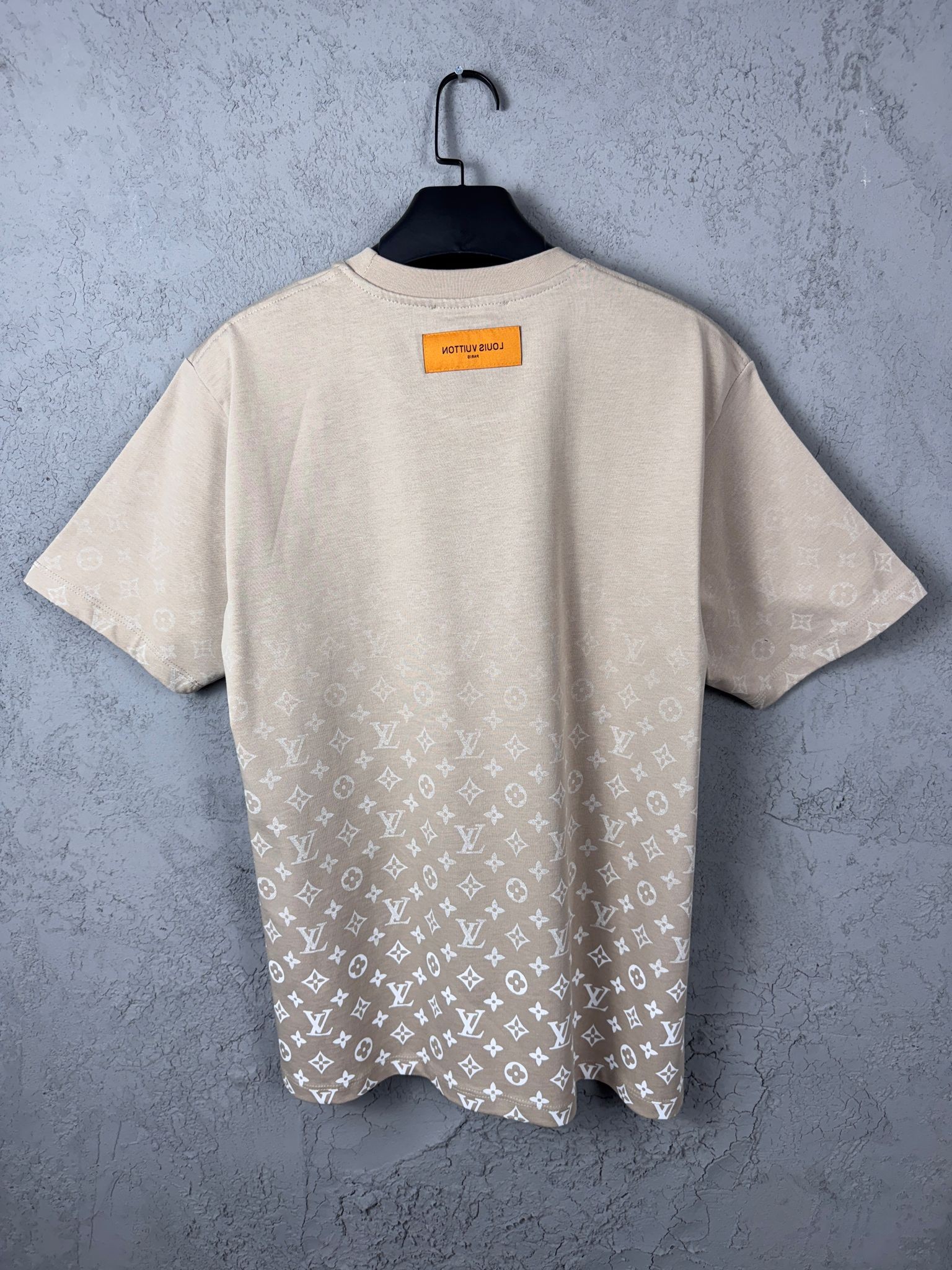 L New Season Luxury Bottom Up Erased Logo Design T-shirt