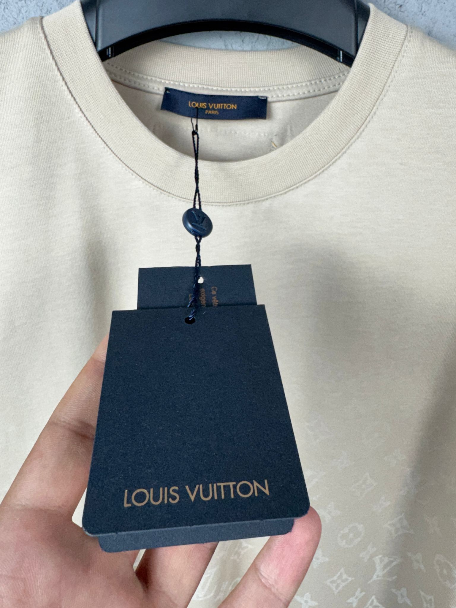 L New Season Luxury Bottom Up Erased Logo Design T-shirt