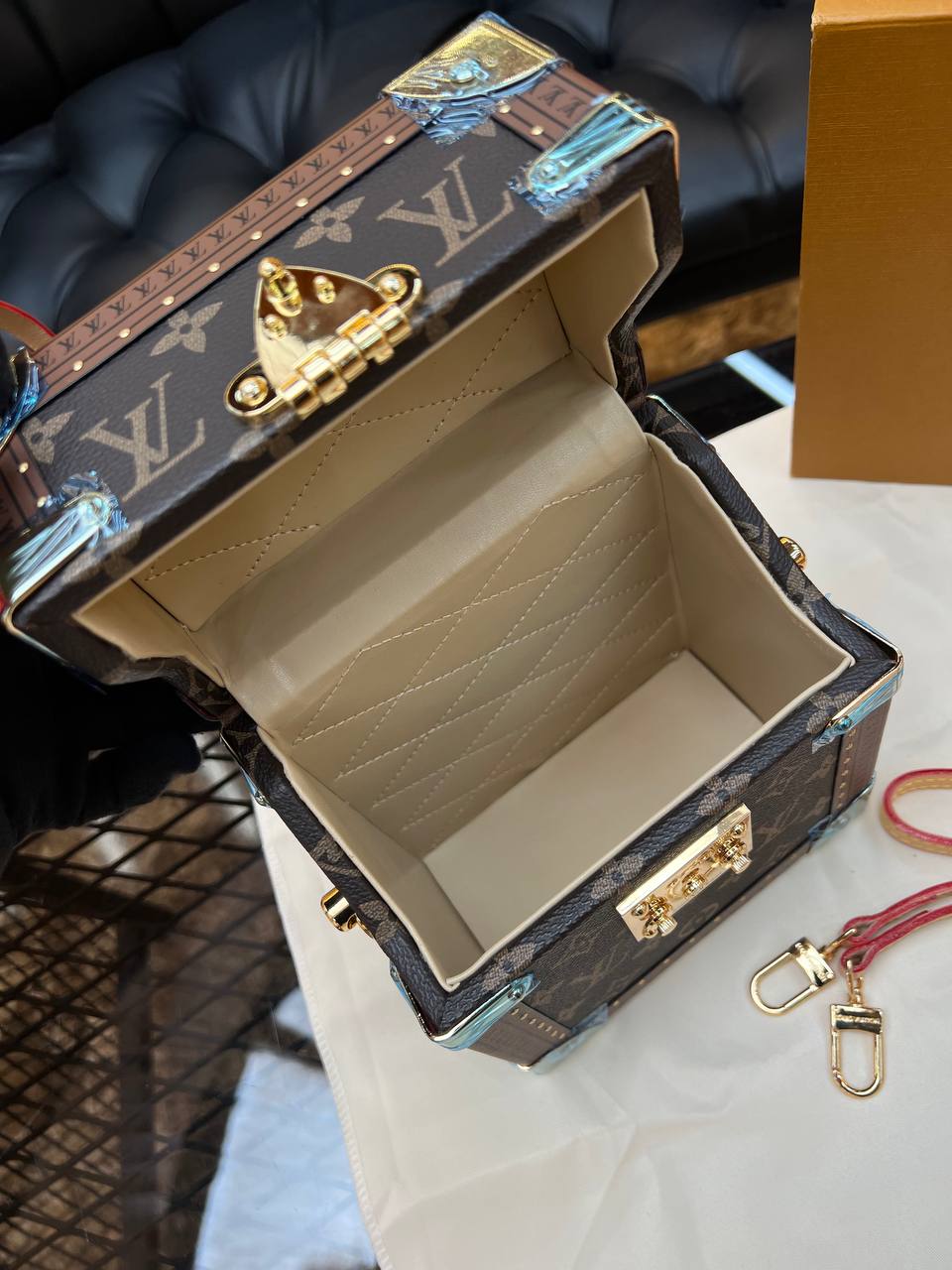 L Premium Box Bag