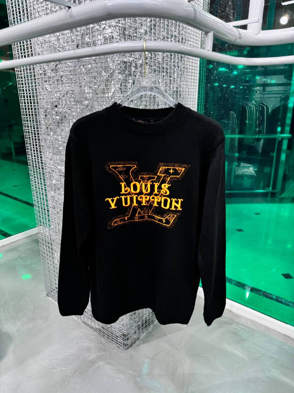 L Luxury Embroidered Knitwear - Black