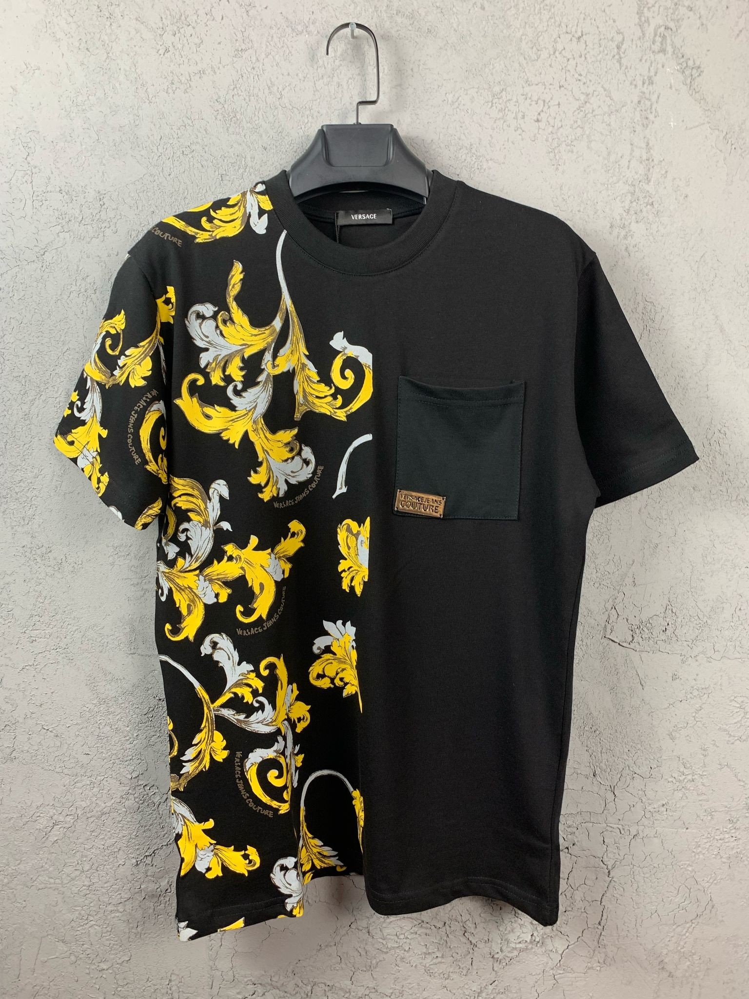 V Luxury Printed Black & White Pocket T-shirt - Black