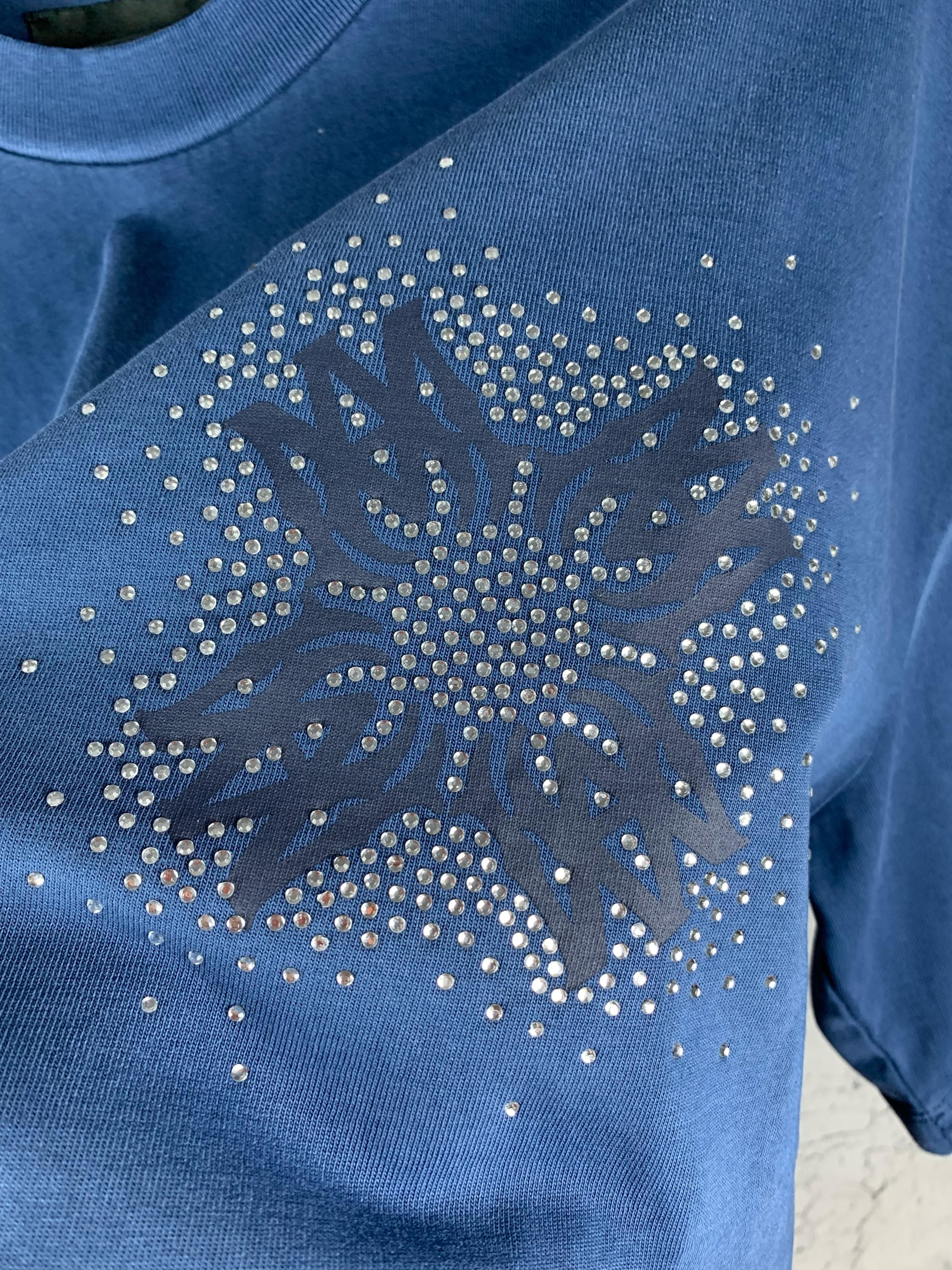 A Luxury Stone Embroidered Black & White & Blue T-shirt