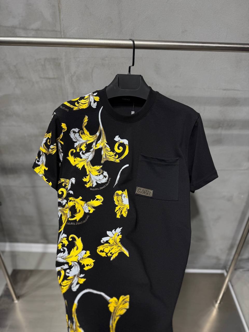 V Luxury Printed Black & White Pocket T-shirt - Black
