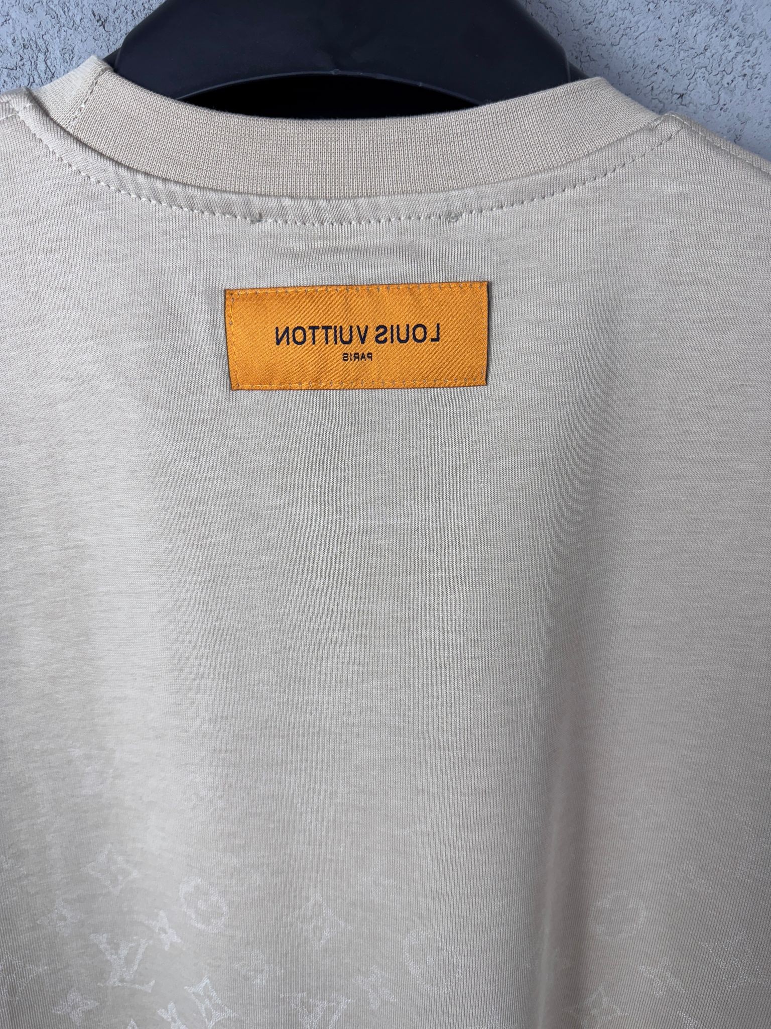 L New Season Luxury Bottom Up Erased Logo Design T-shirt