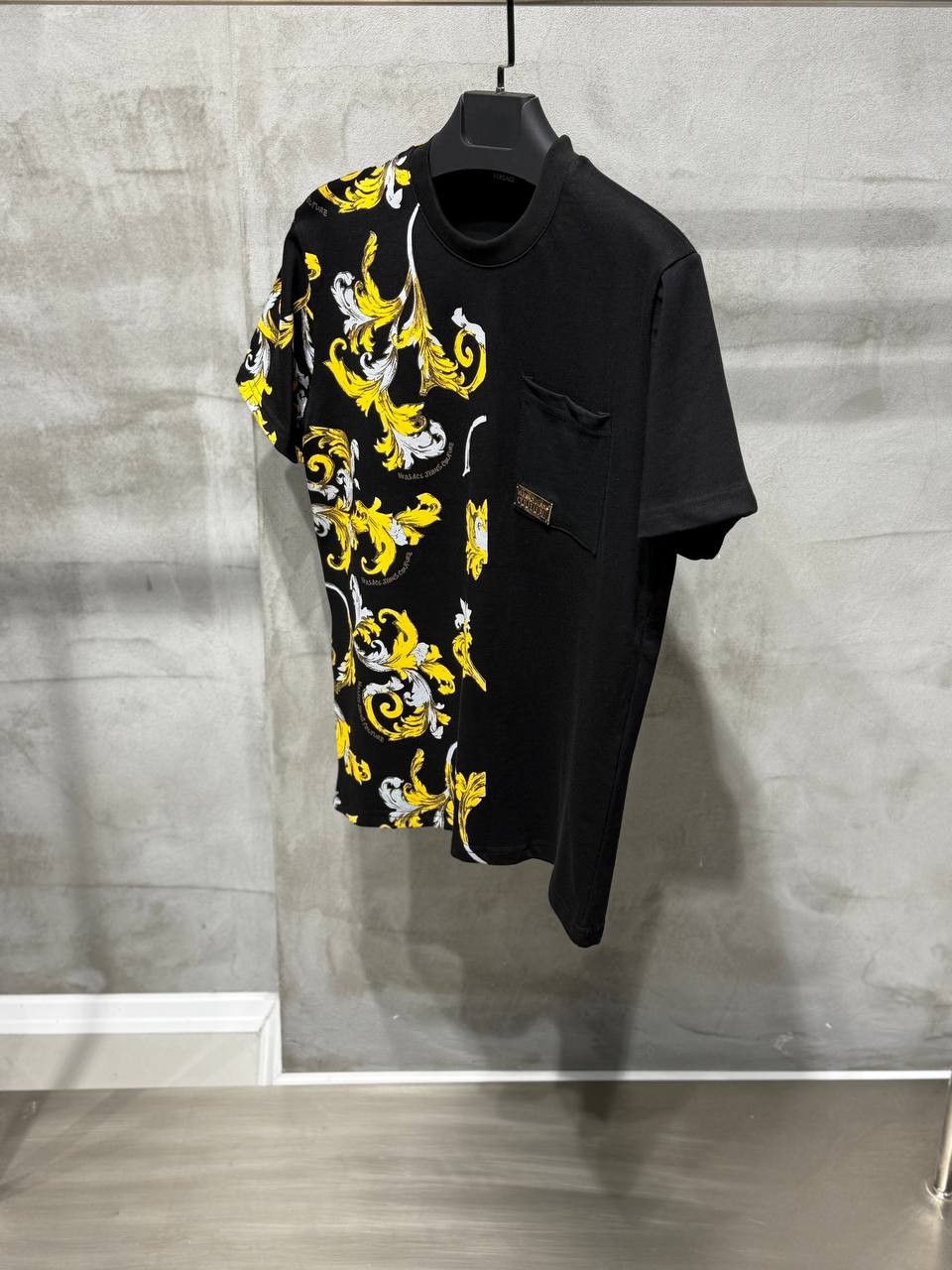 V Luxury Printed Black & White Pocket T-shirt - Black