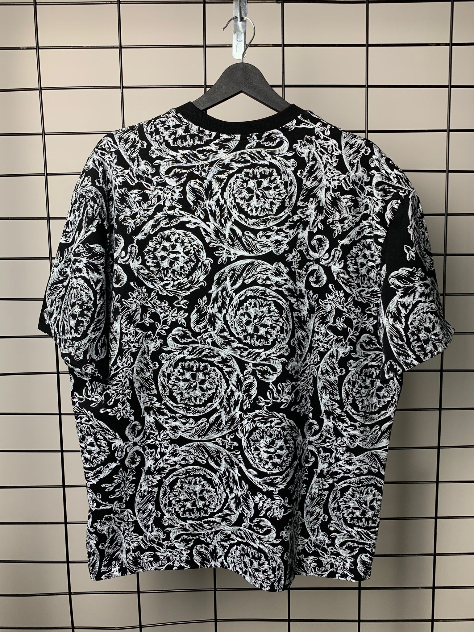 V New Season Luxury T-shirt