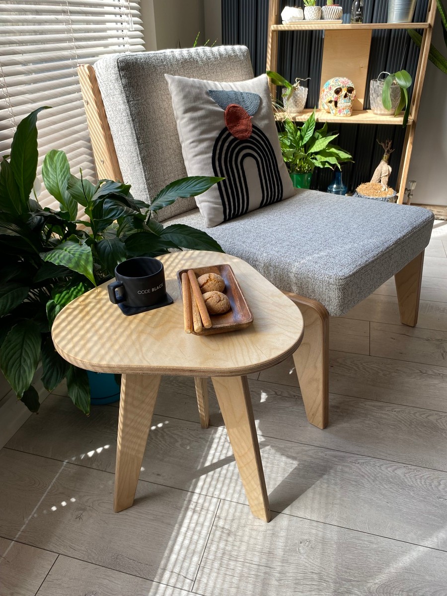 Dina Üçgen Tekli Plywood Sehpa – Doğal Ahşap, Modern Tasarım Yan Sehpa