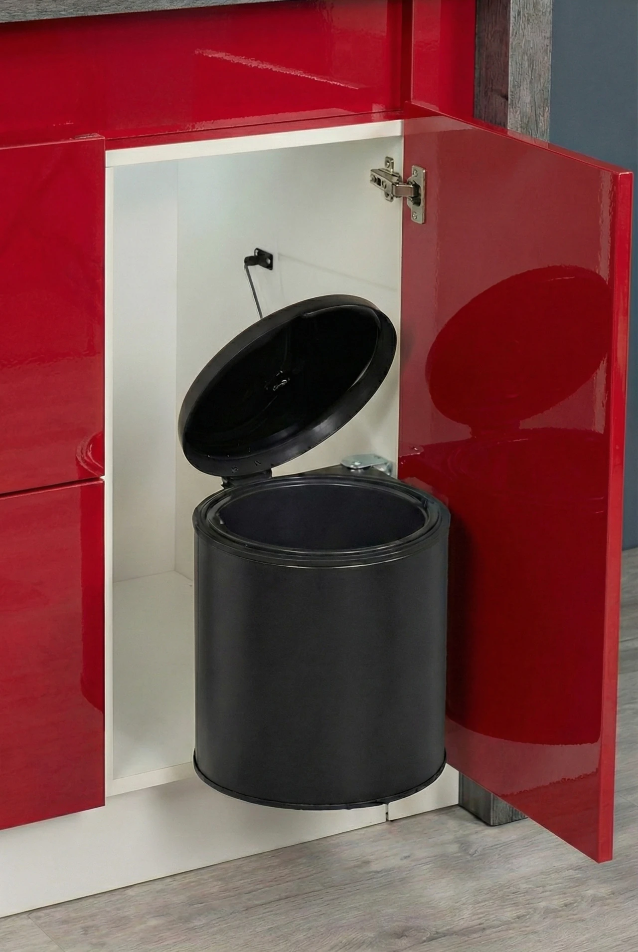 Cassone DOLAP İÇİ MAT SİYAH METAL LUKS ÇÖP KOVASI 11 LT , OTOMATİK AÇILIR KAPAKLI