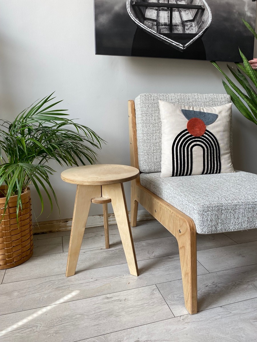Helle Yuvarlak Tekli Plywood Sehpa – Doğal Ahşap, Modern Tasarım Yan Sehpa