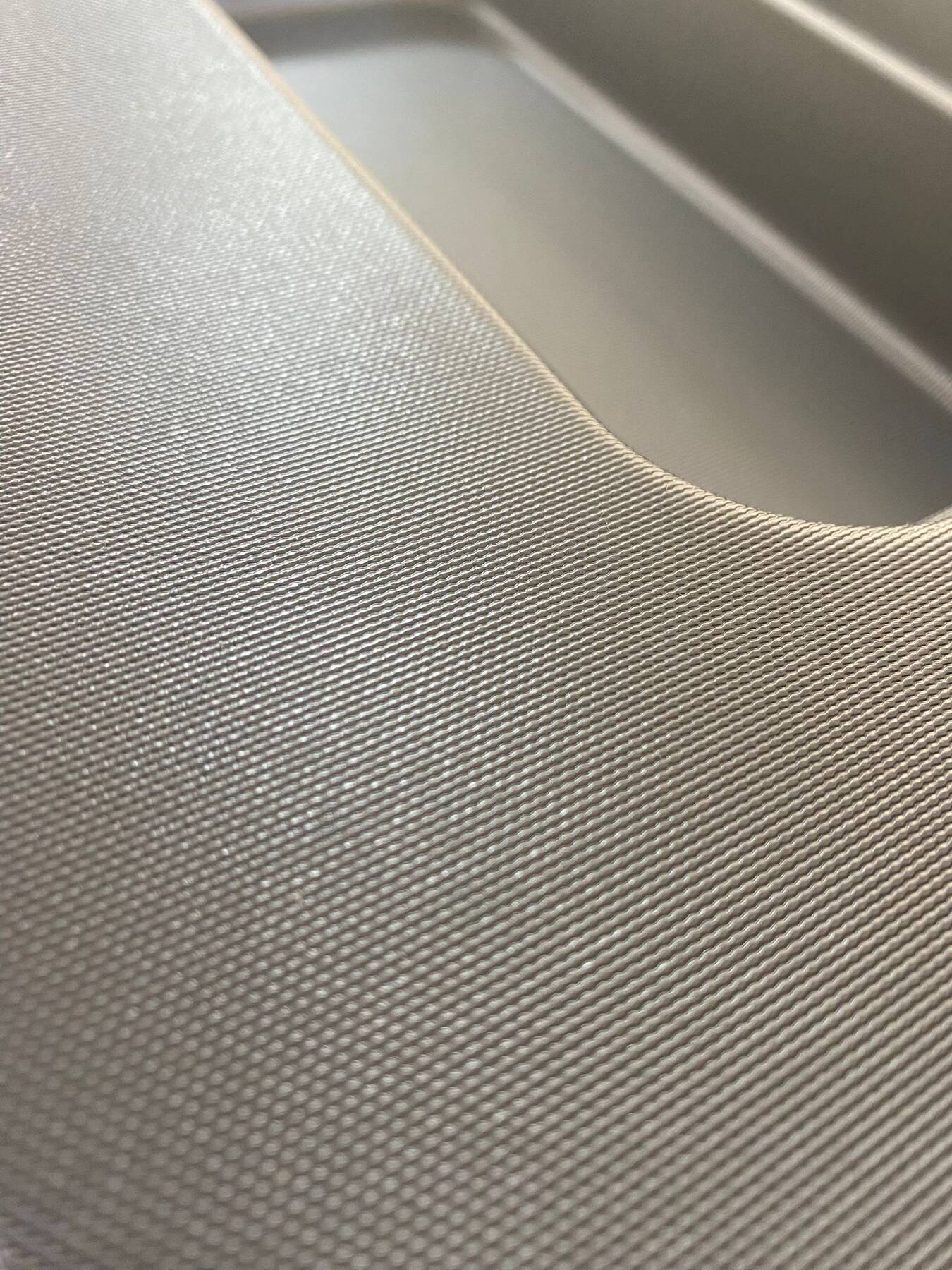 37x49 Mikro Kabartma Desenli Antrasit Kepçelik En 32 Boy 40 Cm'e kadar kesilebilir 