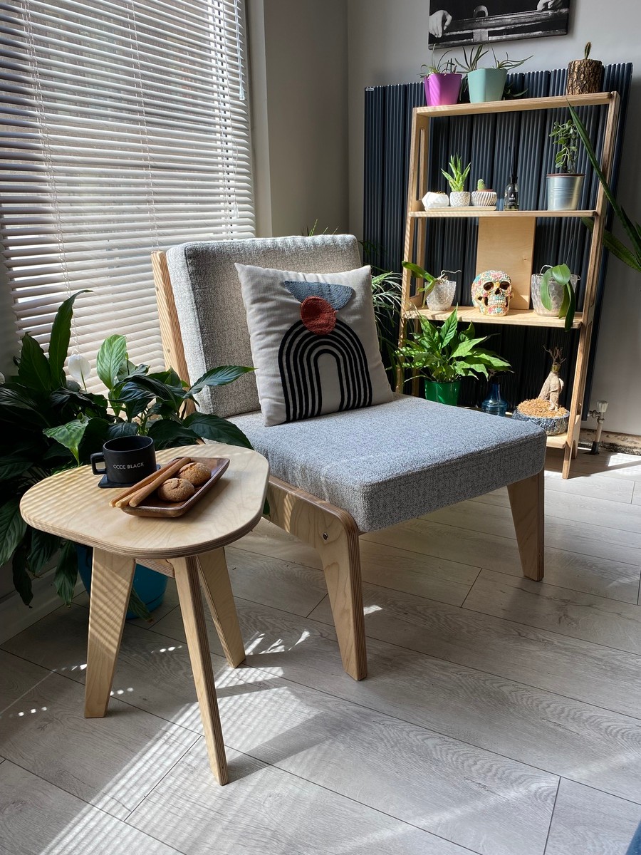 Dina Huş Ağacı Üçgen Tekli Plywood Sehpa – İskandinav tasarım, Doğal Ahşap, Modern Tasarım Yan Sehpa