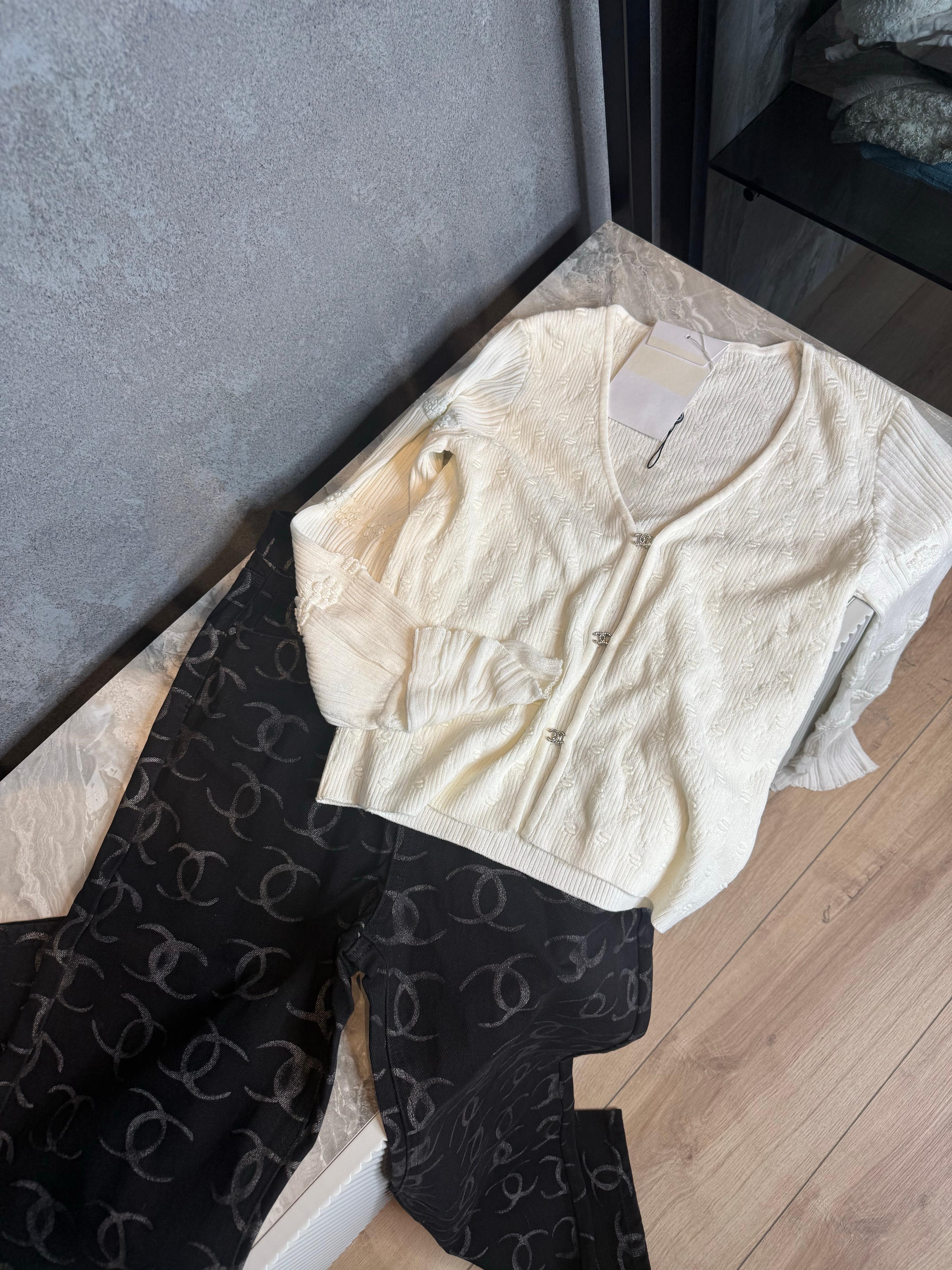 Chan / Iconic Knit Cardigan