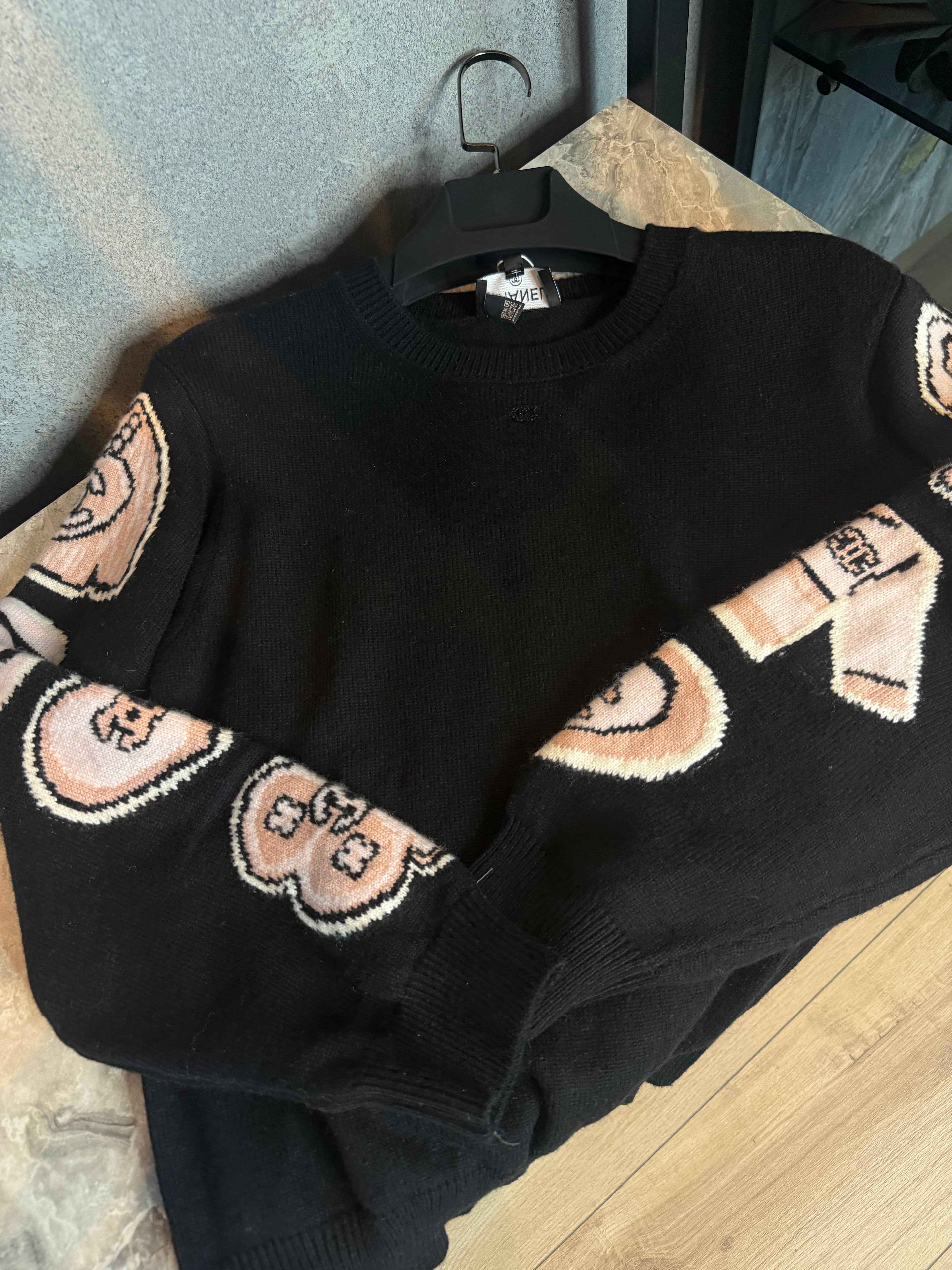 Chan / Graphic Knit Statement