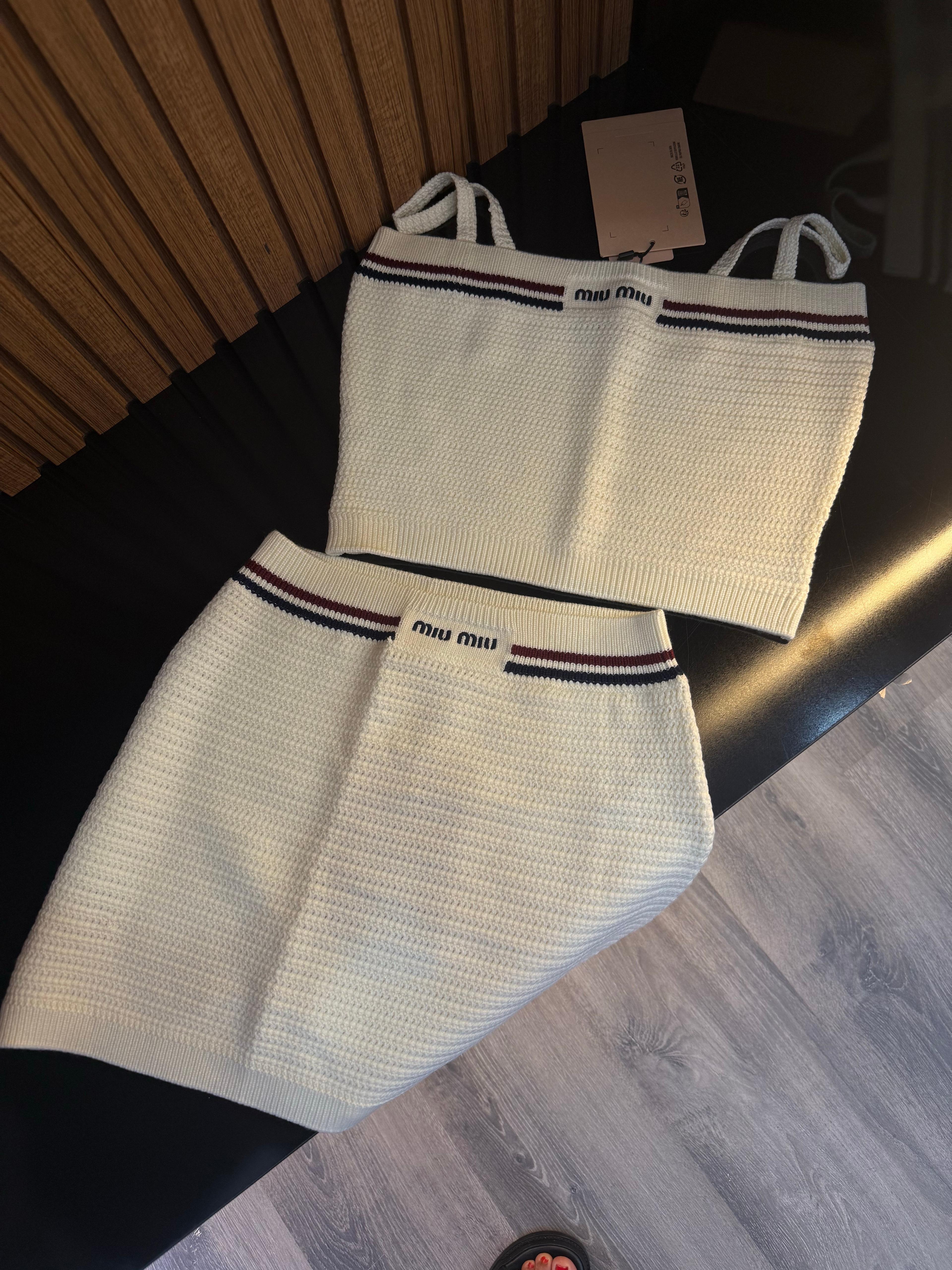 Miu- Signature Line Triko Set