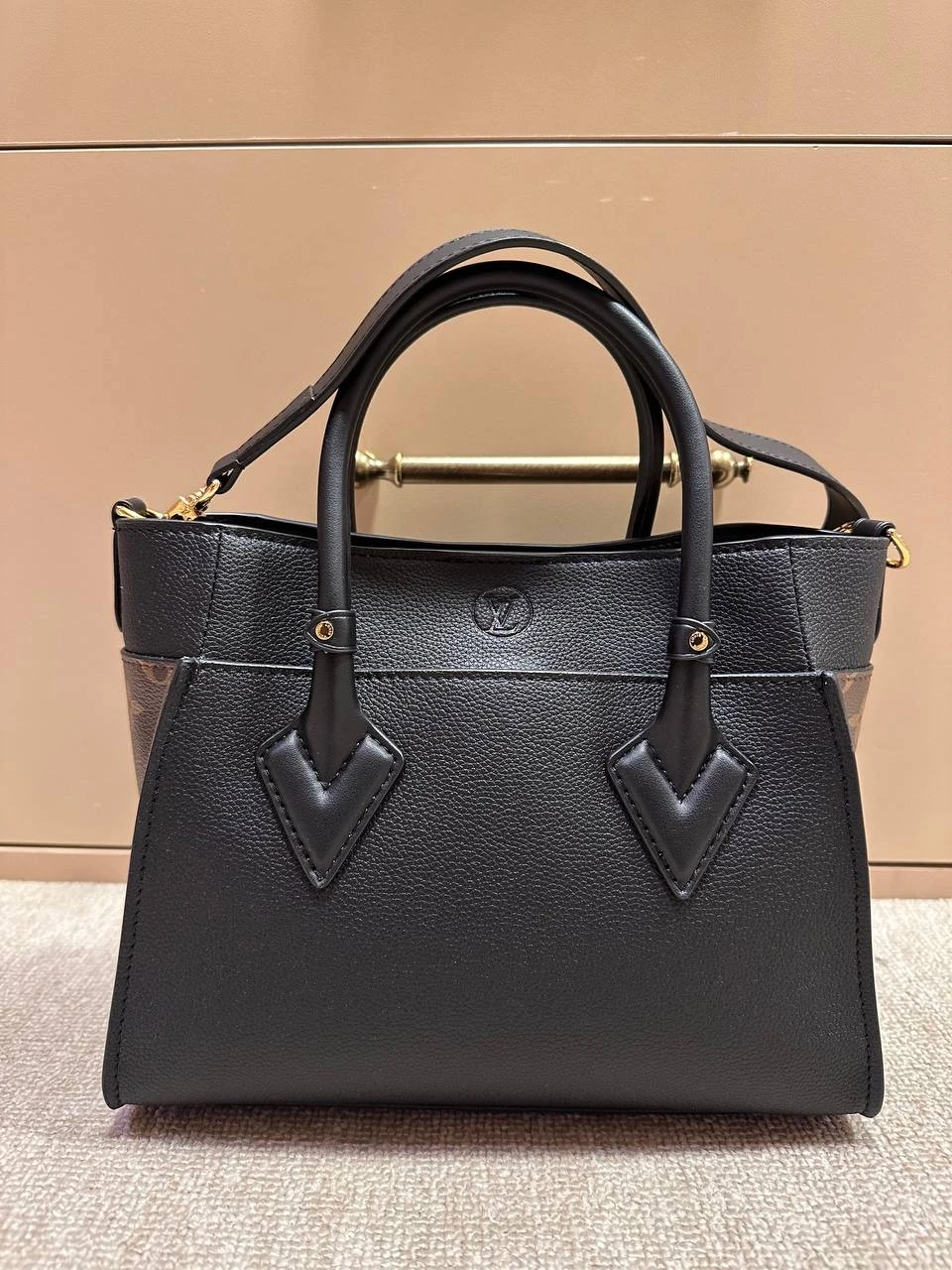 L. Vuitton Montaigne – Noir Édition