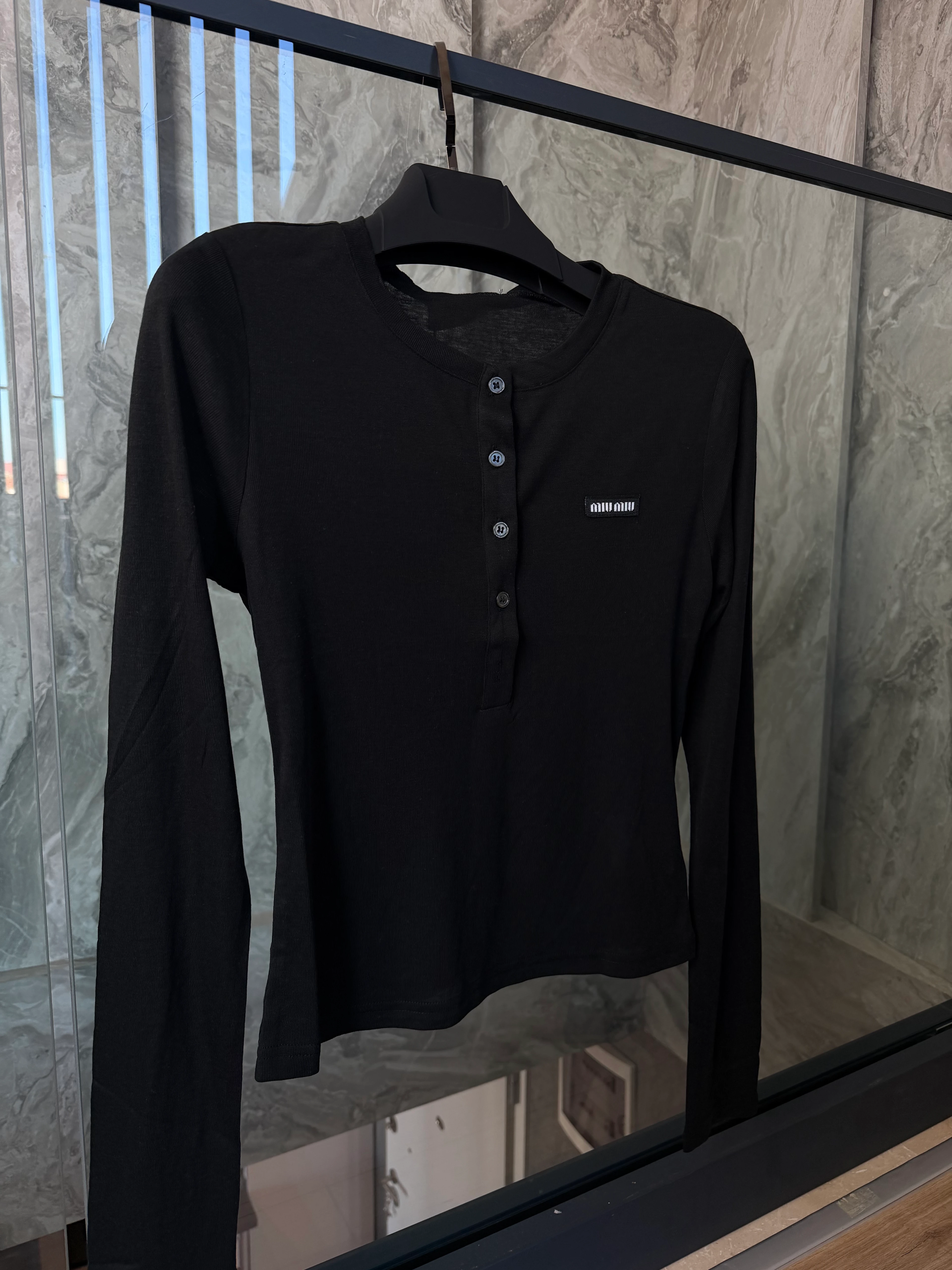 Miu Siyah Düğmeli Ribbed Uzun Kol