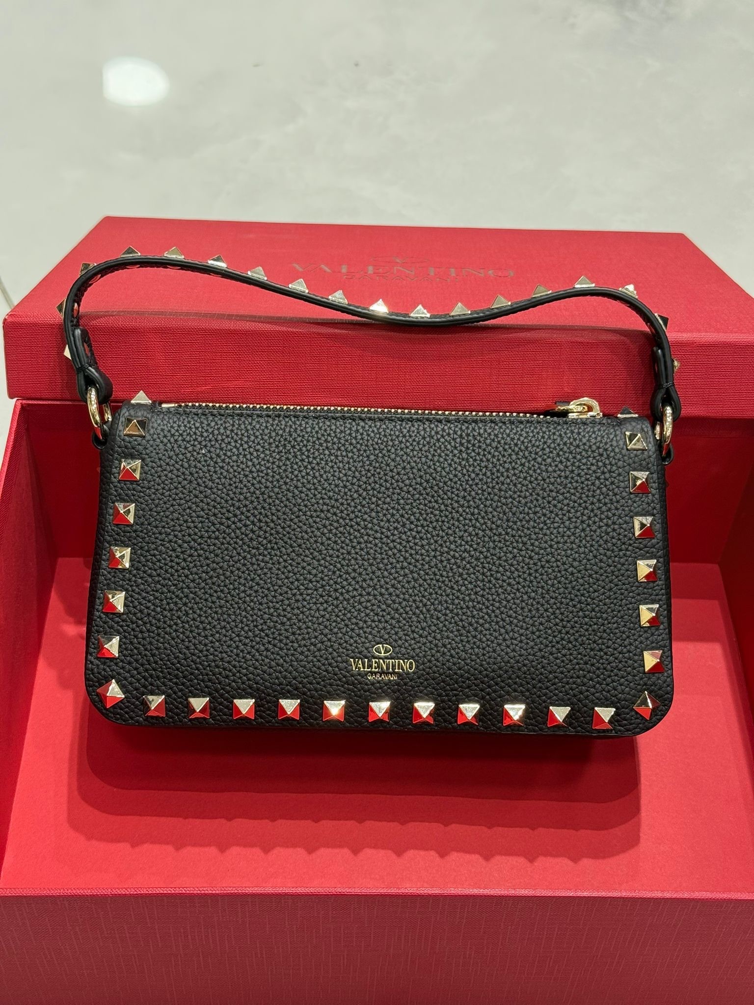 Valt / Rockstud Elegance