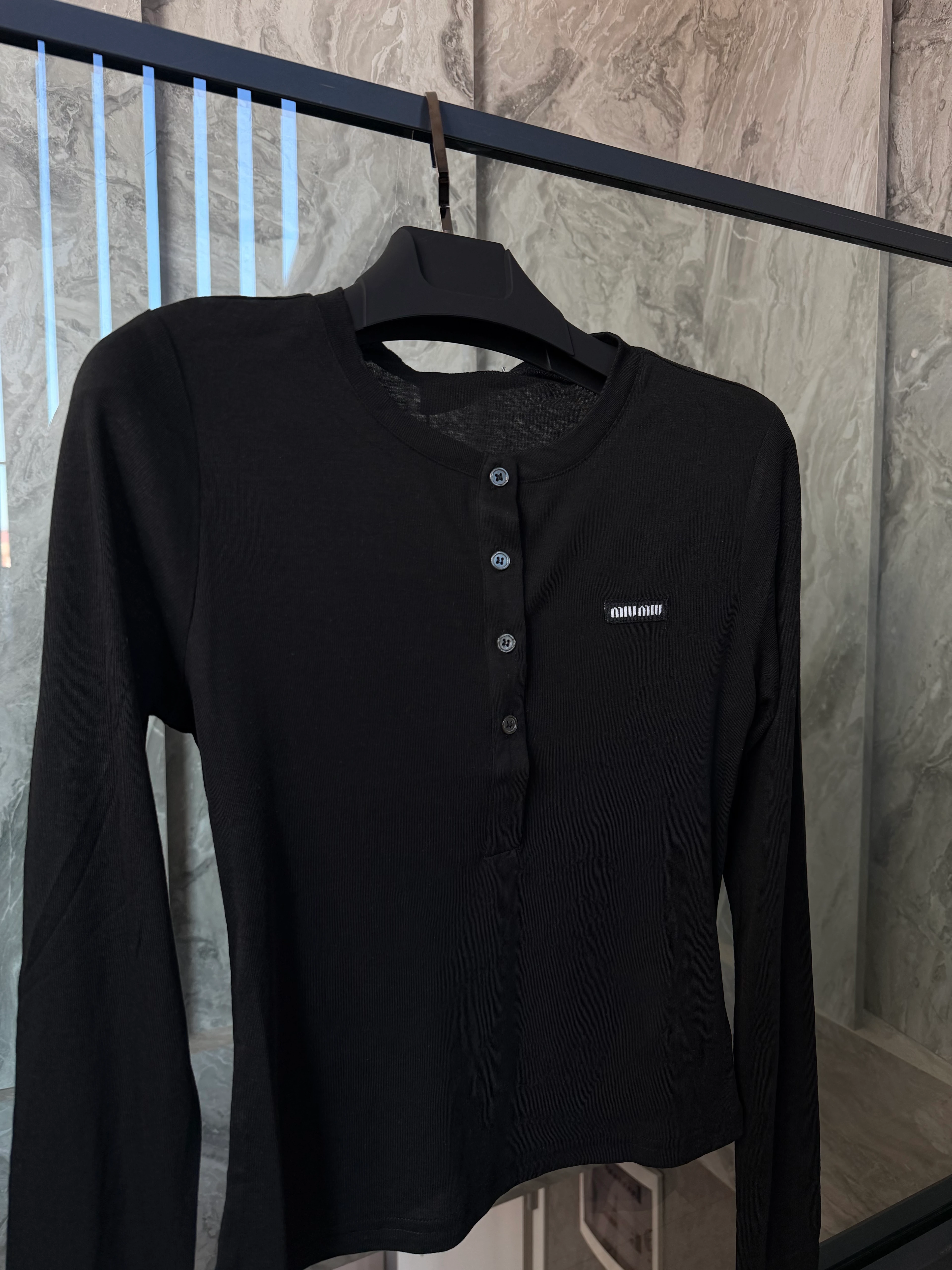 Miu Siyah Düğmeli Ribbed Uzun Kol