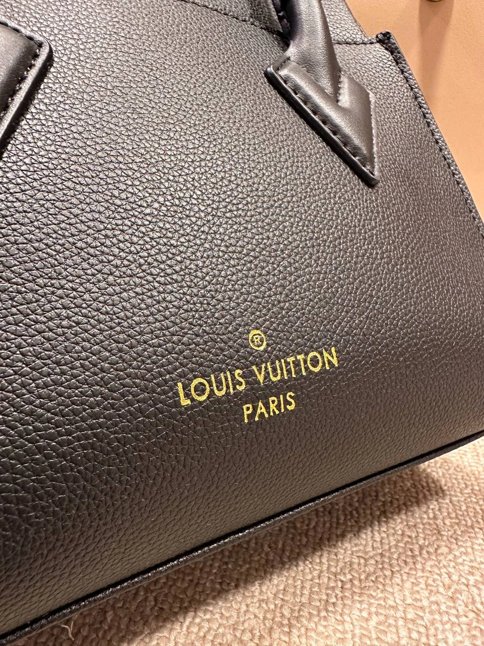 L. Vuitton Montaigne – Noir Édition