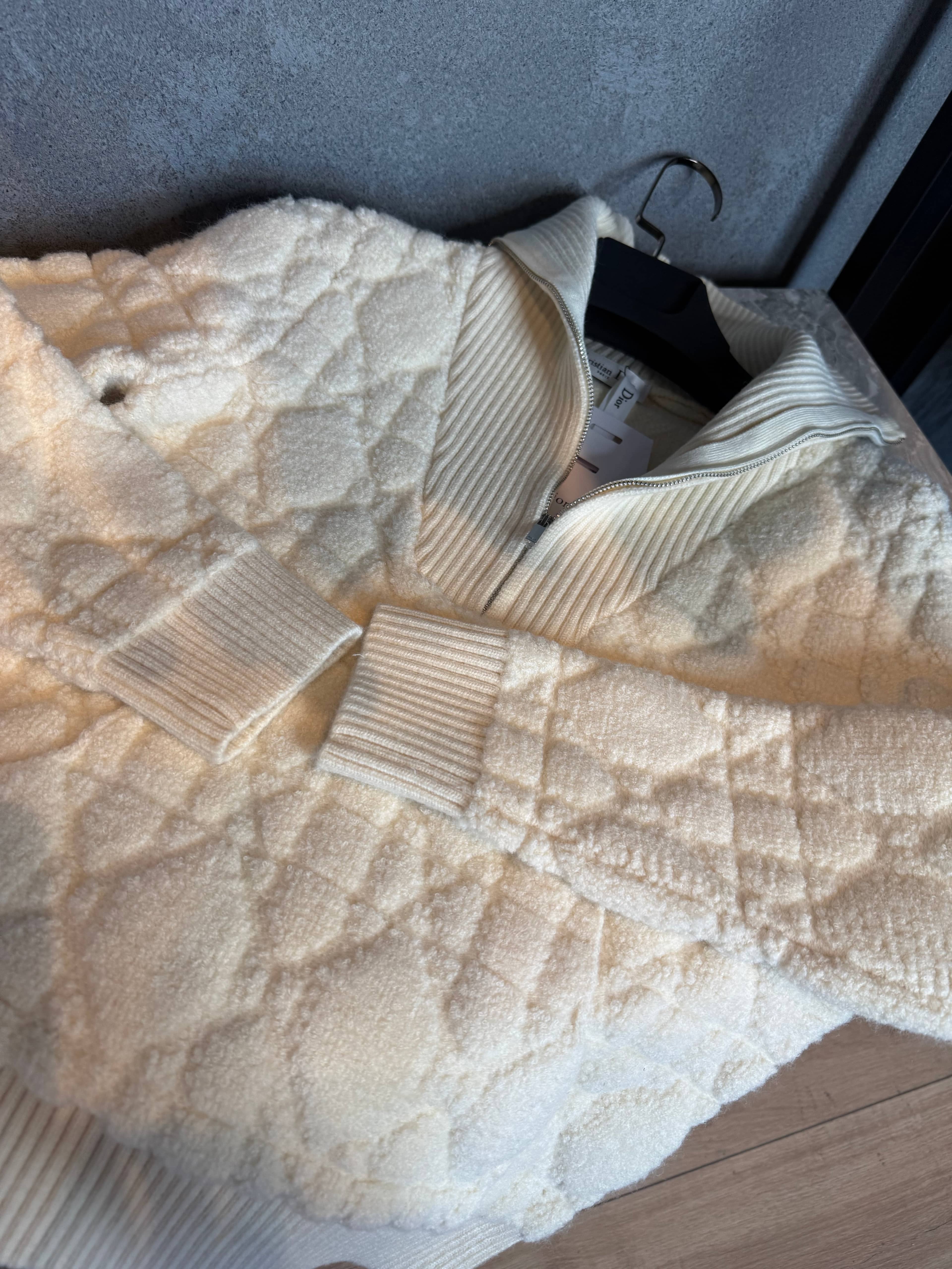 Ivory D’or – Cannage Signature Knit 