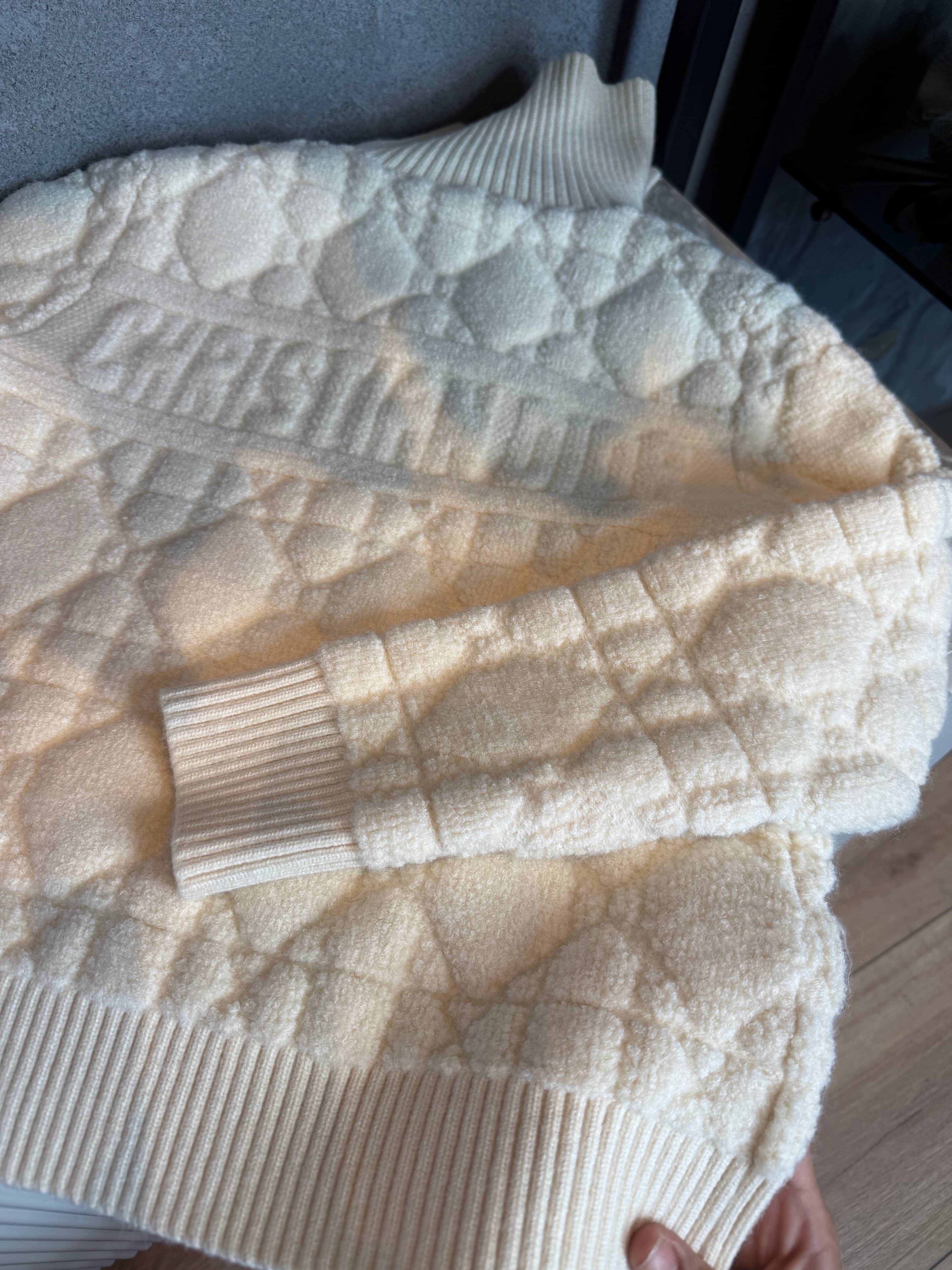 Ivory D’or – Cannage Signature Knit 