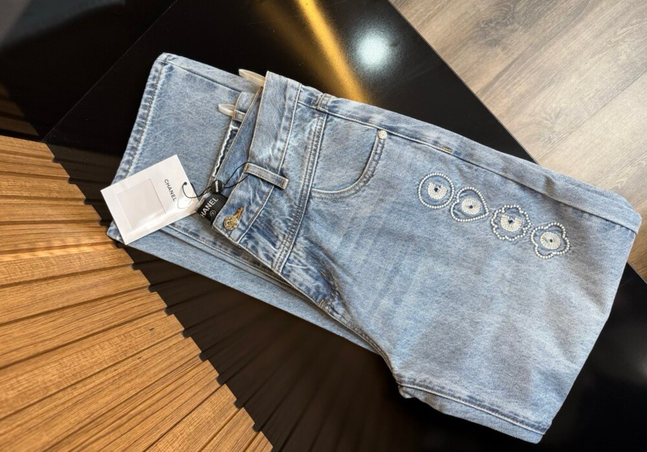 Chan “Camélia Denim” Jean 