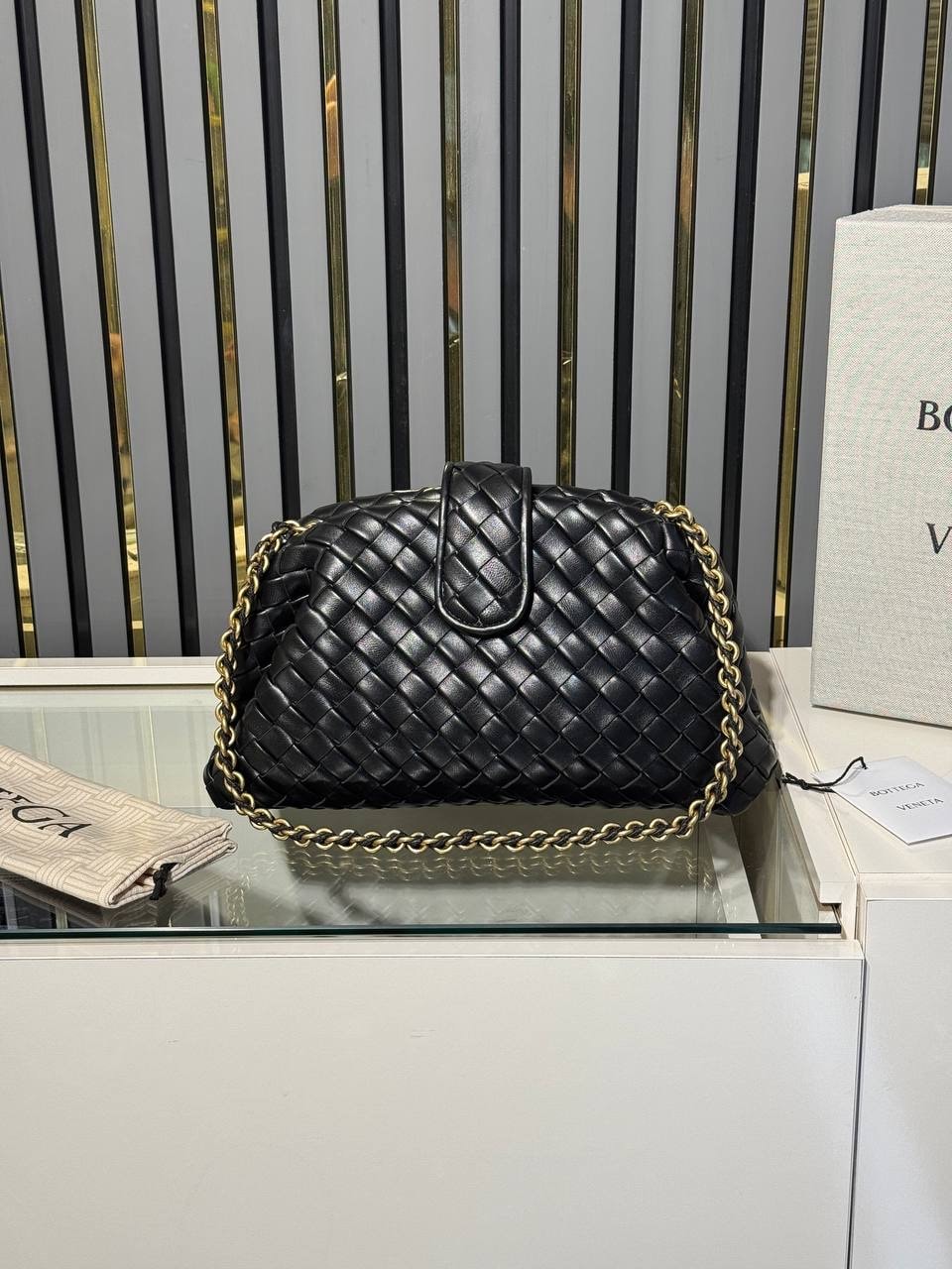 Bott. v. Chain Cassette – Intrecciato Leather Bag
