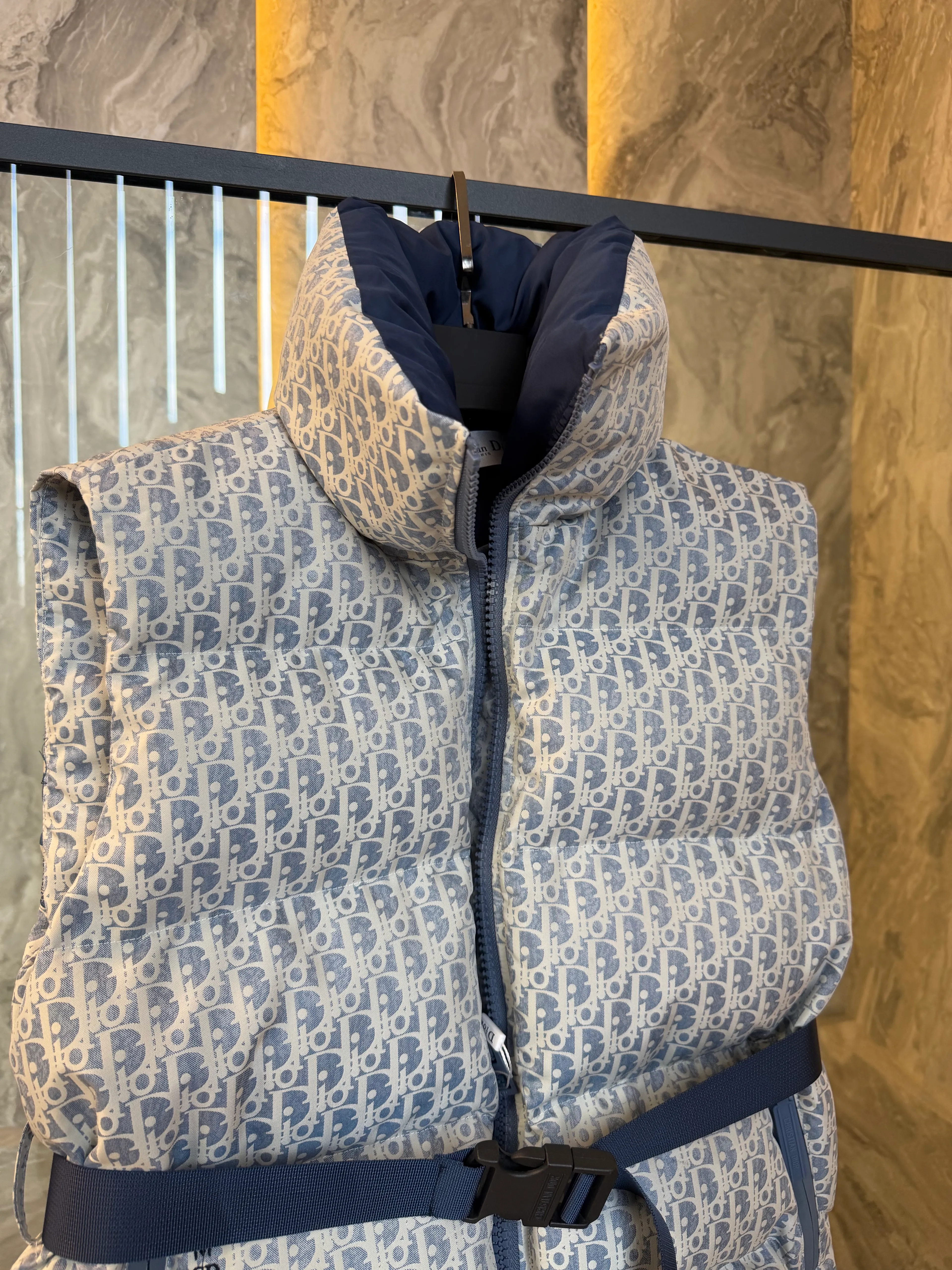 Oblique Belted Puffer Vest 