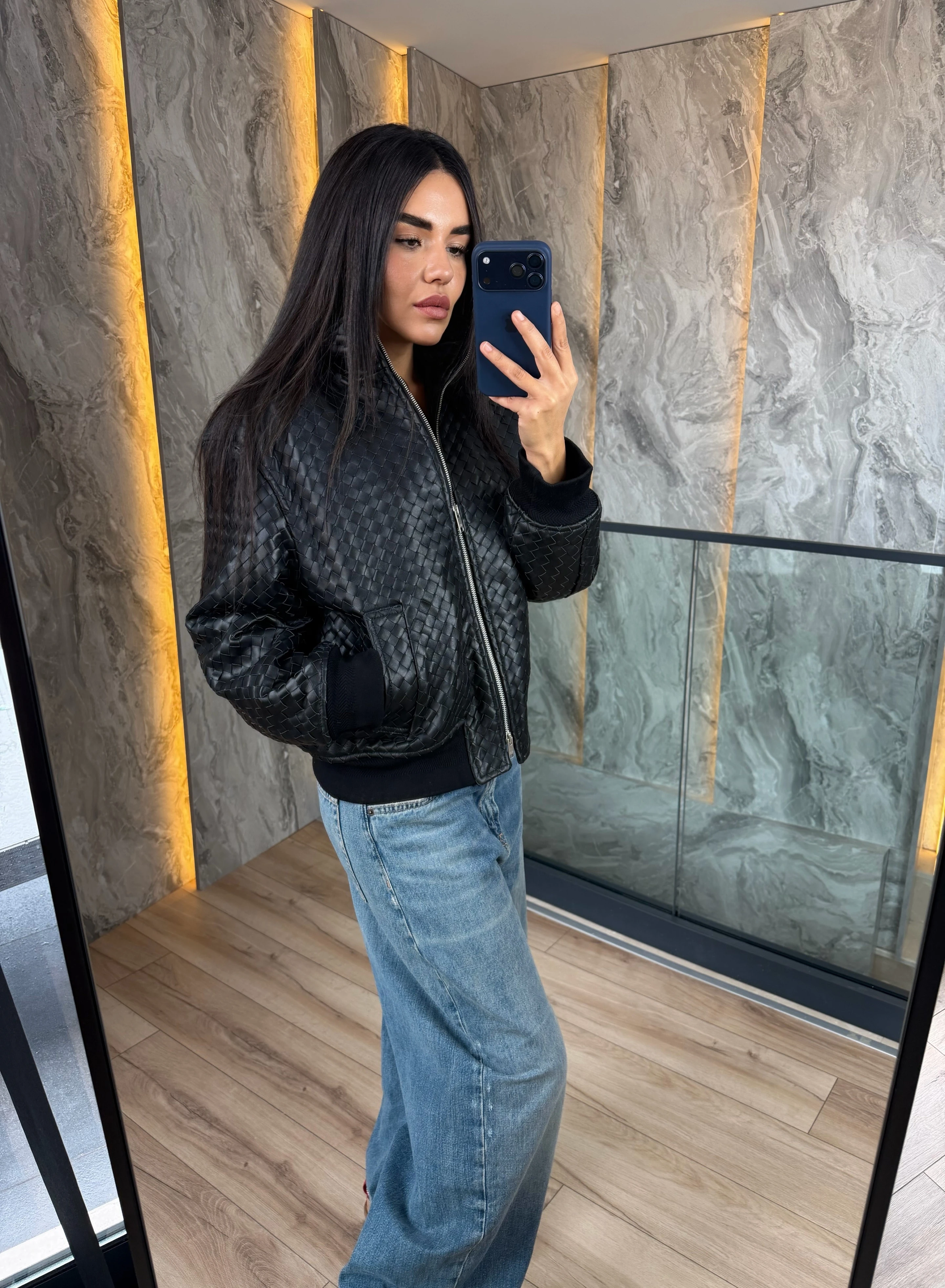 Bott.  Intrecciato Leather Bomber – Noir Athlétique