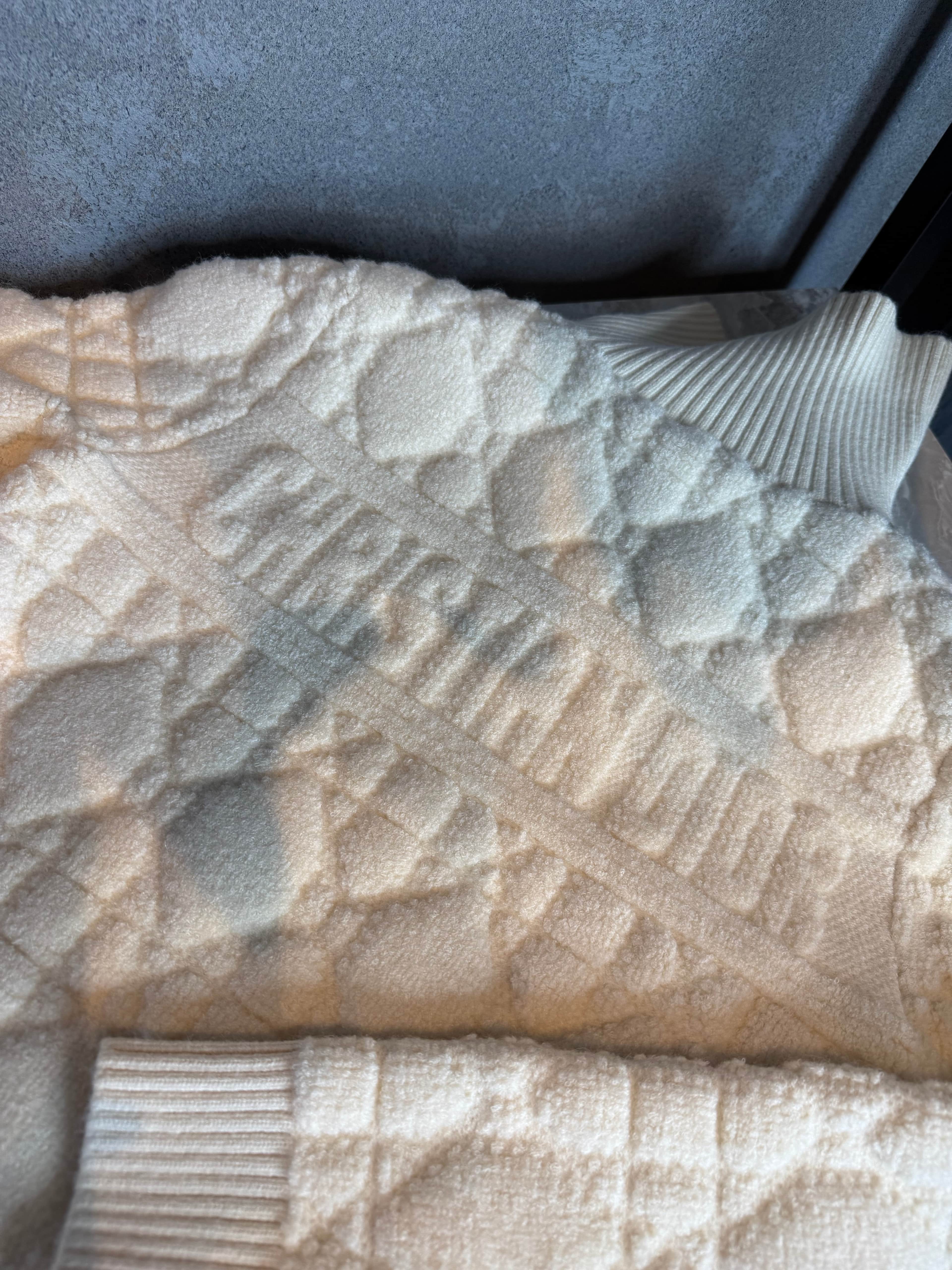 Ivory D’or – Cannage Signature Knit 