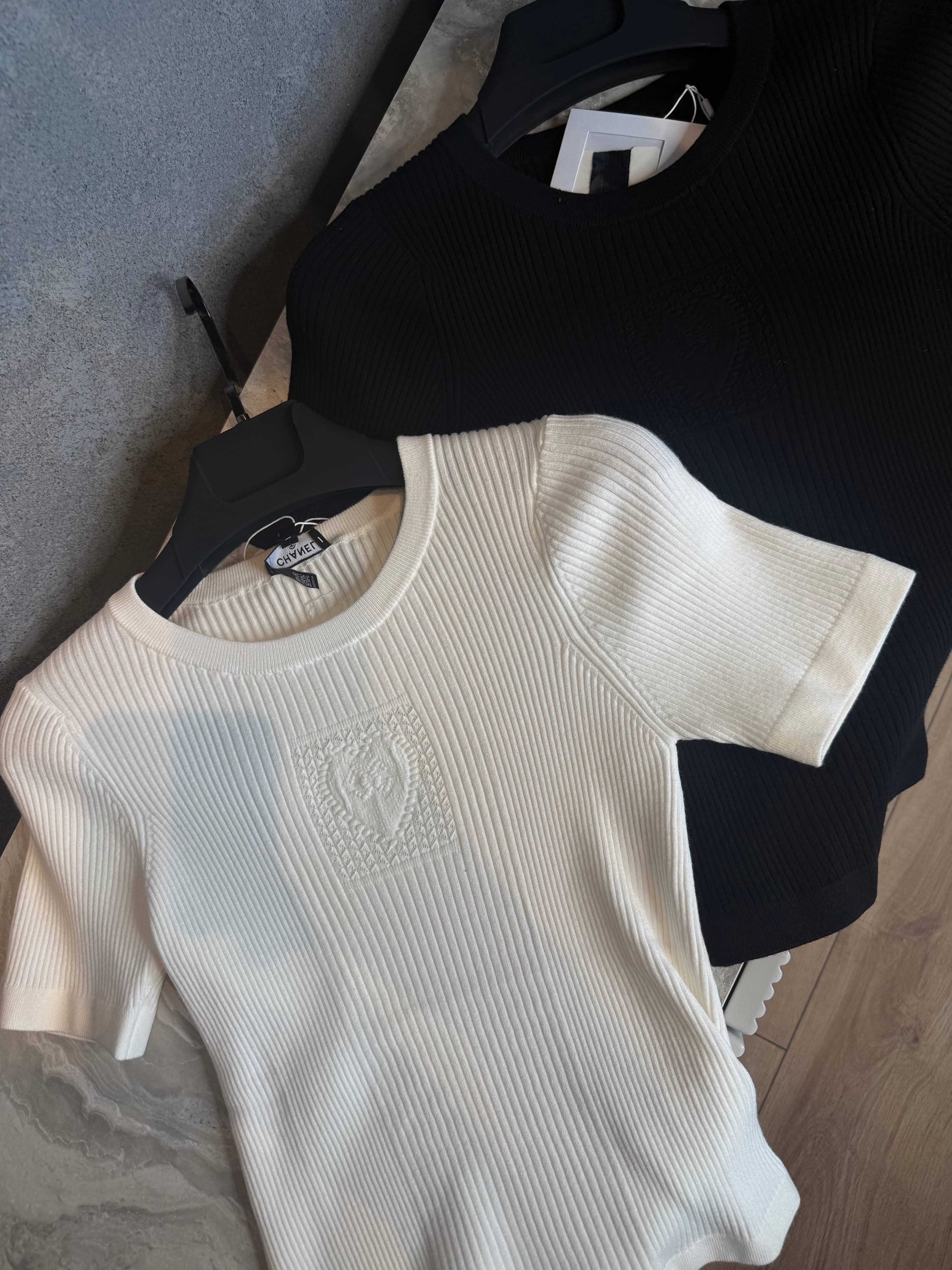 Chan  – La Signature Knit Tee