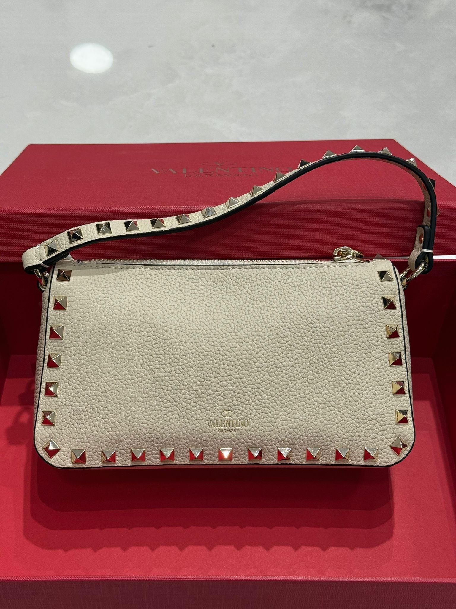Valt / Rockstud Elegance