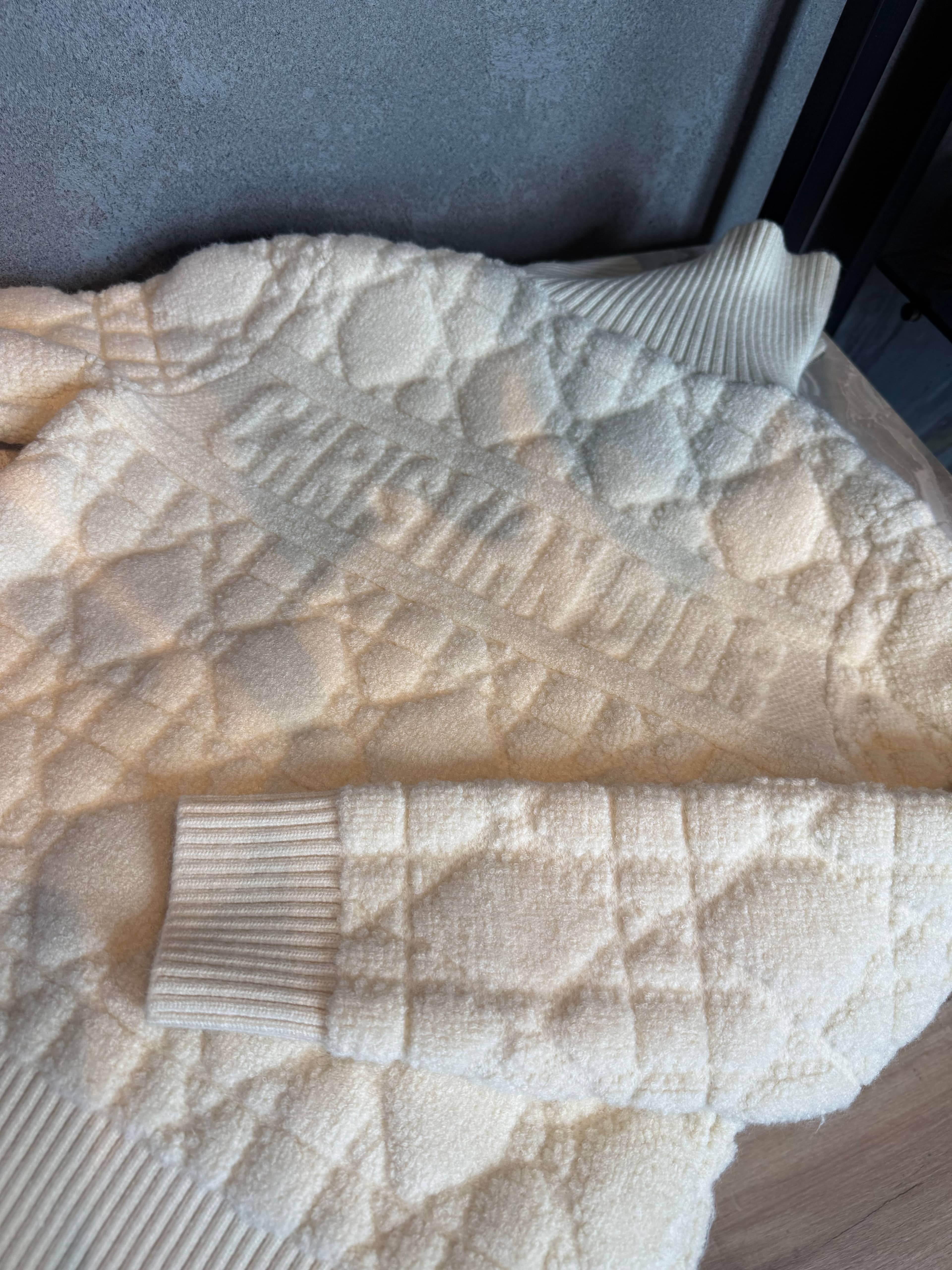 Ivory D’or – Cannage Signature Knit 
