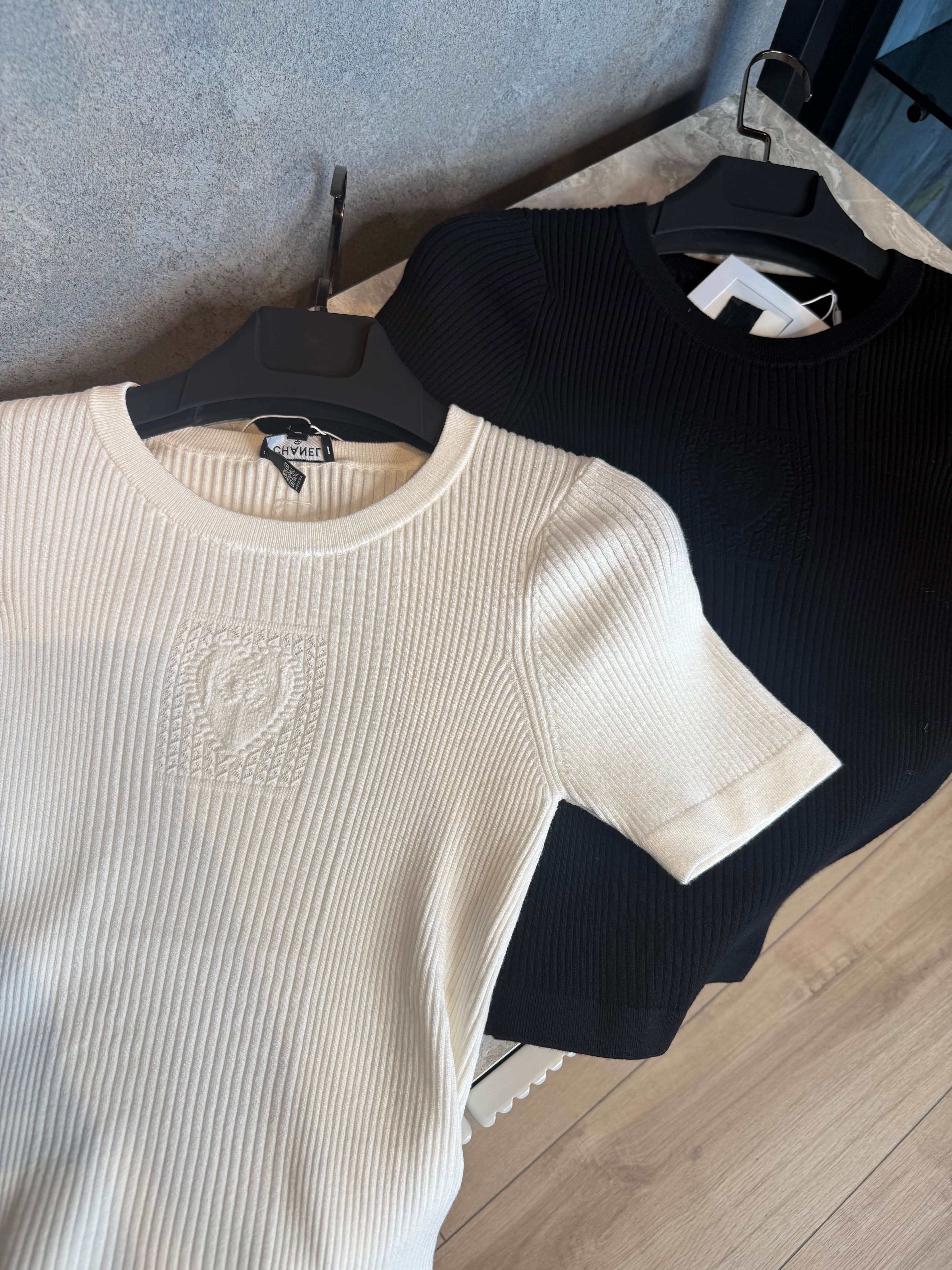 Chan  – La Signature Knit Tee