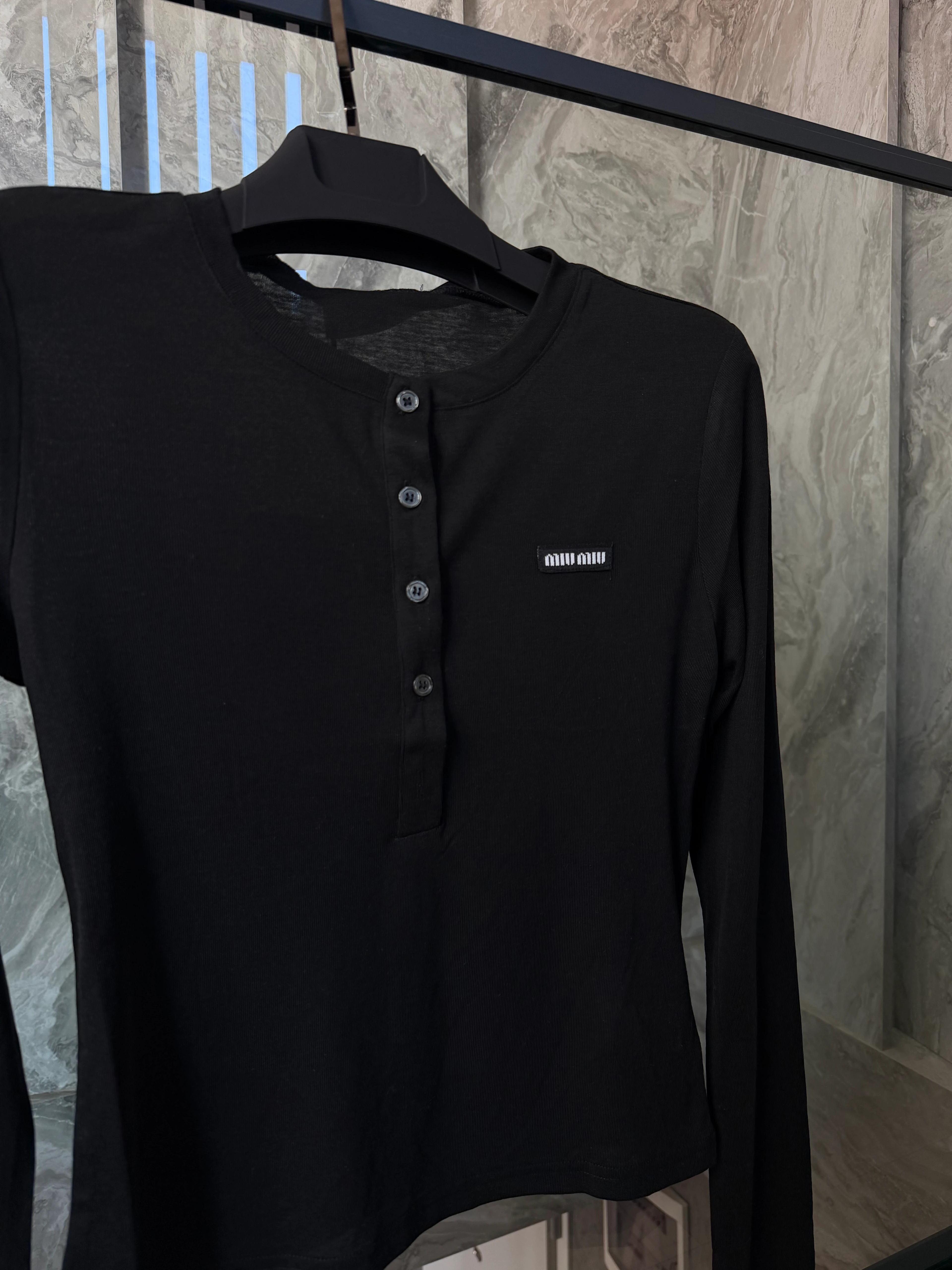 Miu Siyah Düğmeli Ribbed Uzun Kol