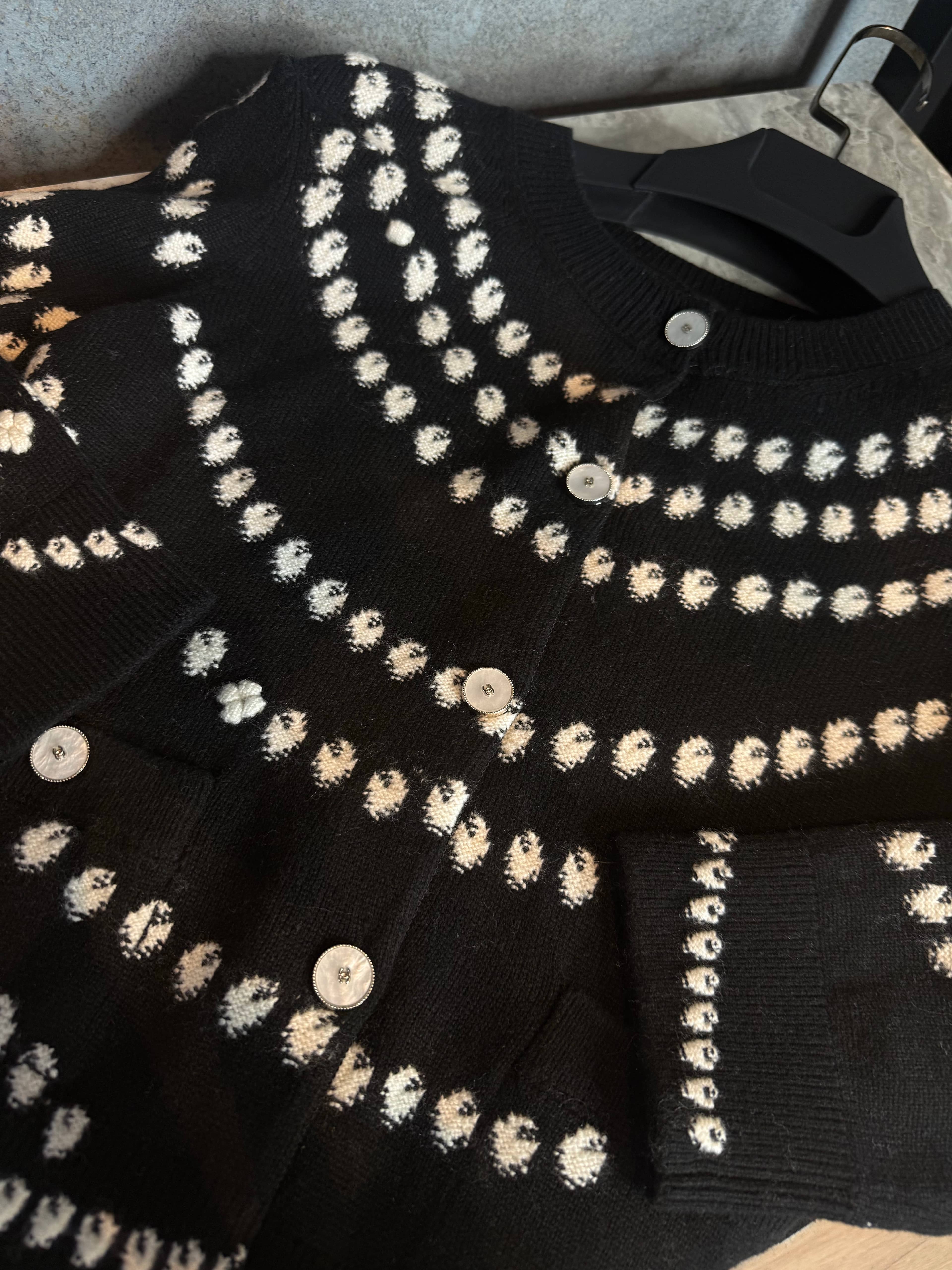 Chan / Noir Contrast Knit