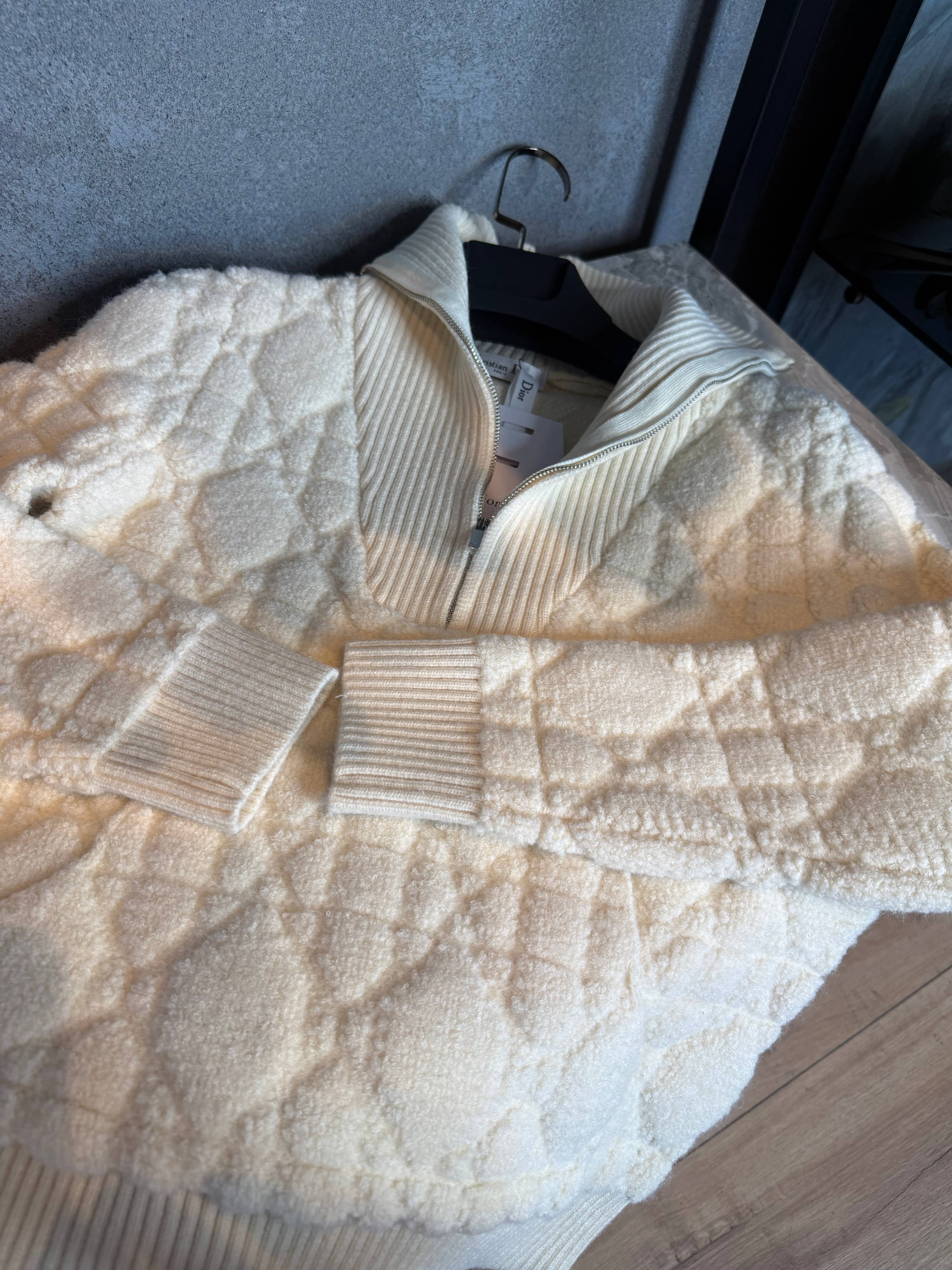 Ivory D’or – Cannage Signature Knit 