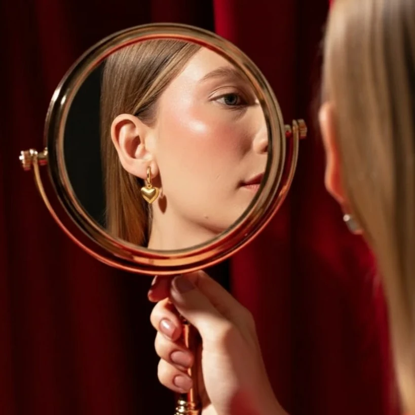 14 Ayar Altın Kalpli Sallantılı Kadın Küpe