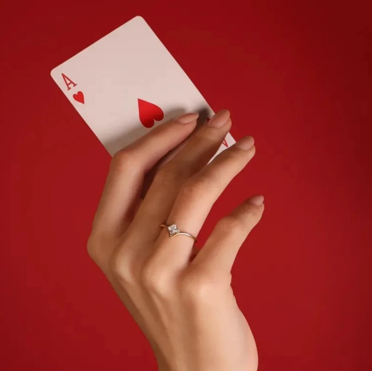 14 Ayar Altın Taşlı Kadın Yüzük