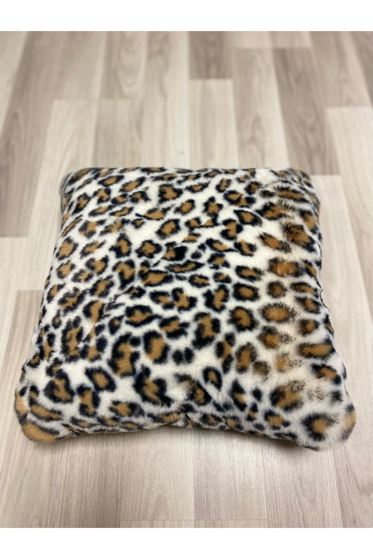 Bonnie Leopar Figürlü Tavşan Tüyü Ultra Soft Yıkanabilir Kırlent Kılıfı 40x40