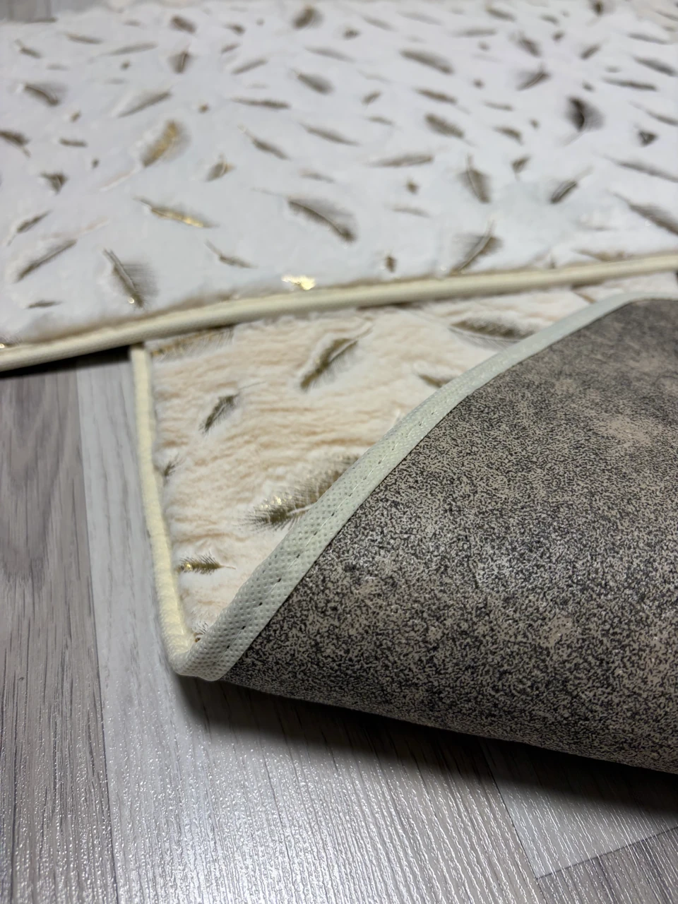 Suadiye, Tavşan Tüyü Yumuşacık,Kaymaz Taban, Emici 2'li Süper Lüks Simli Banyo Paspası