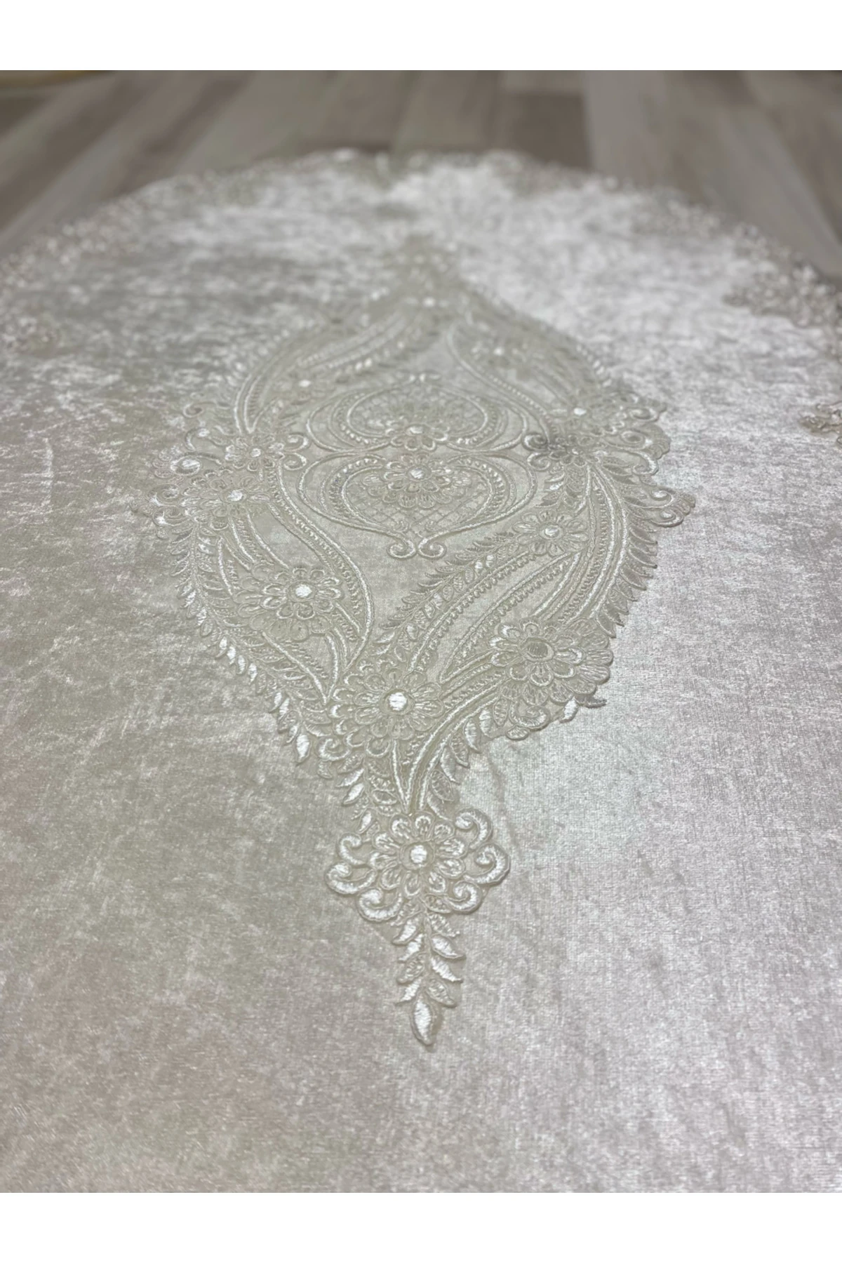 Milas Kaymaz Taban, Kadife Dantel Detaylı 2'li Süper Lüks Oval Banyo Paspası Seti 