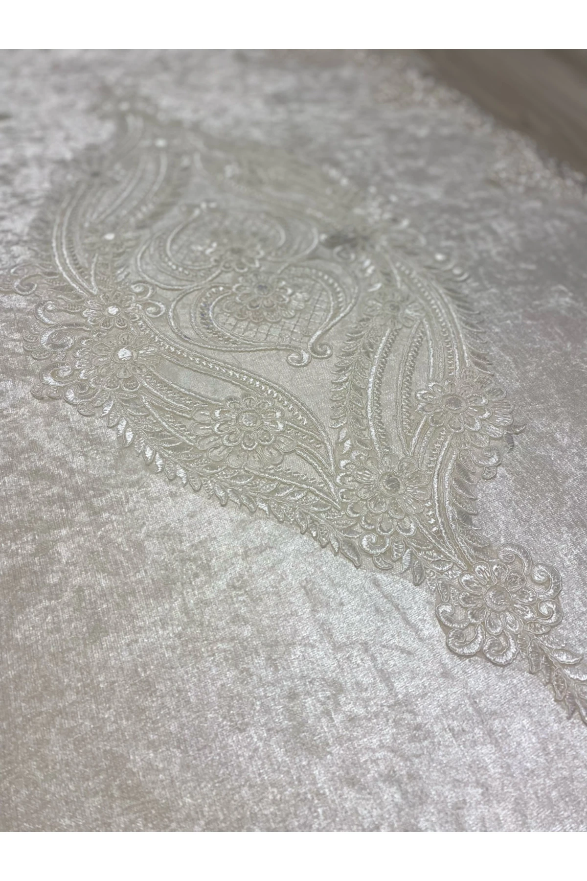 Milas Kaymaz Taban, Kadife Dantel Detaylı 2'li Süper Lüks Oval Banyo Paspası Seti 