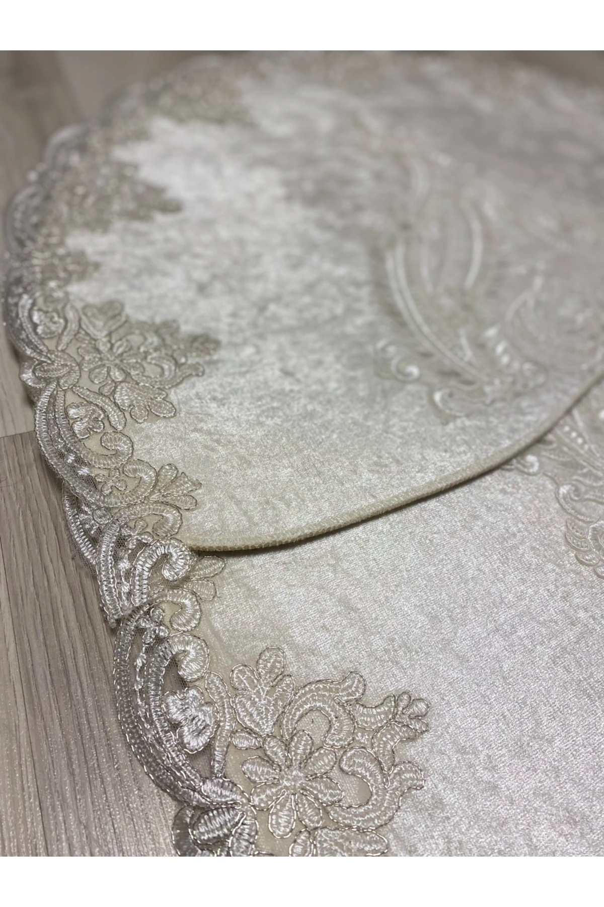 Milas Kaymaz Taban, Kadife Dantel Detaylı 2'li Süper Lüks Oval Banyo Paspası Seti 