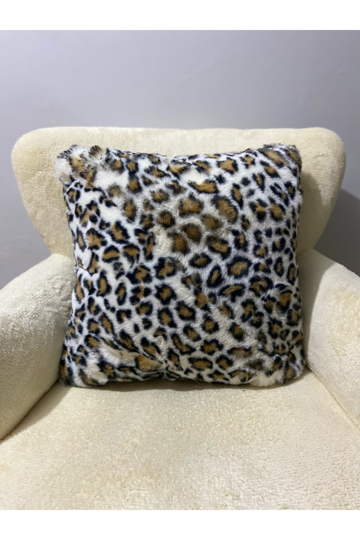 Bonnie Leopar Figürlü Tavşan Tüyü Ultra Soft Yıkanabilir Kırlent Kılıfı 40x40