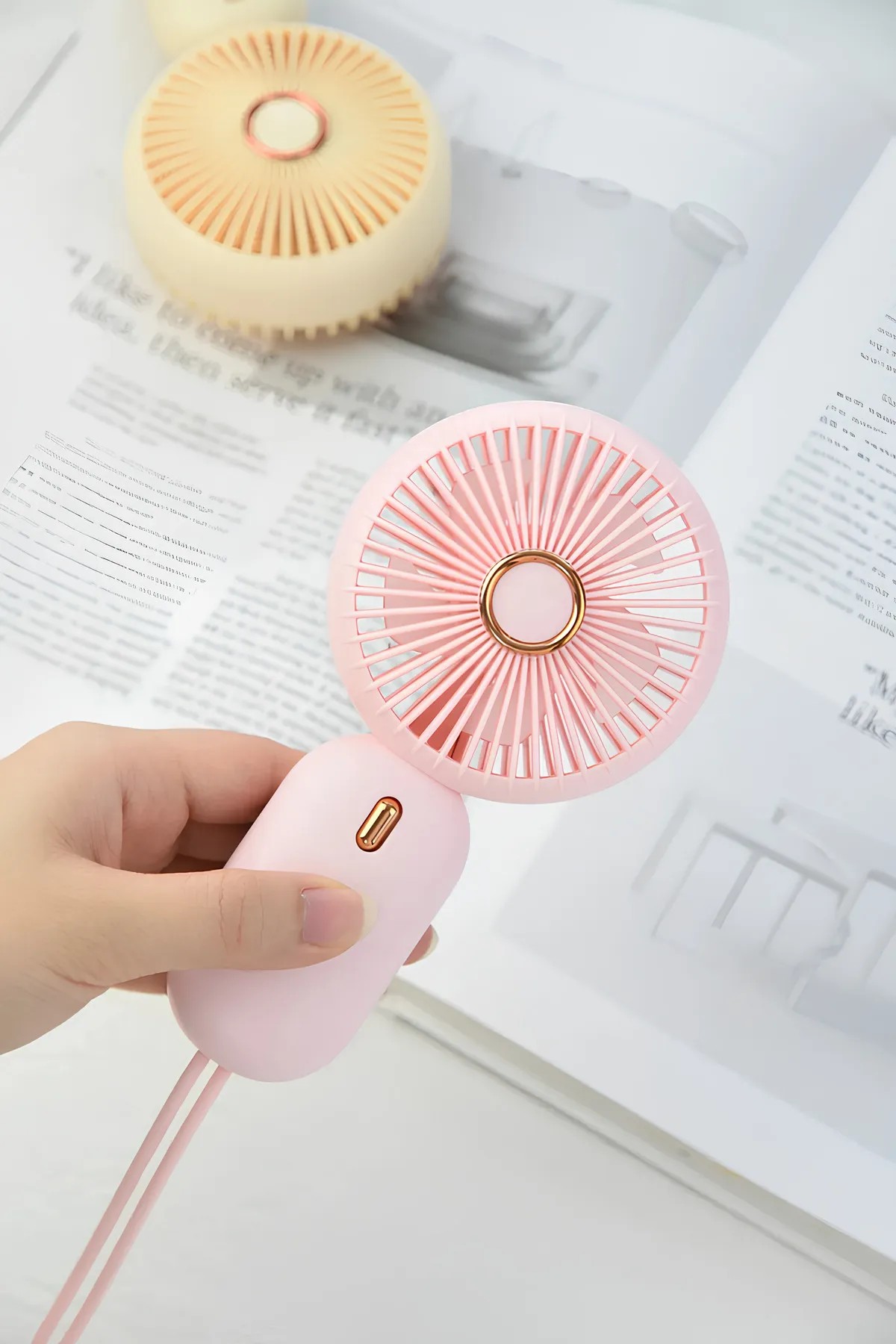 Güçlü Parvaneli Pembe Renk Mini El Fanı Taşınabilir Şarjlı Taşıma ipli Vantilatör